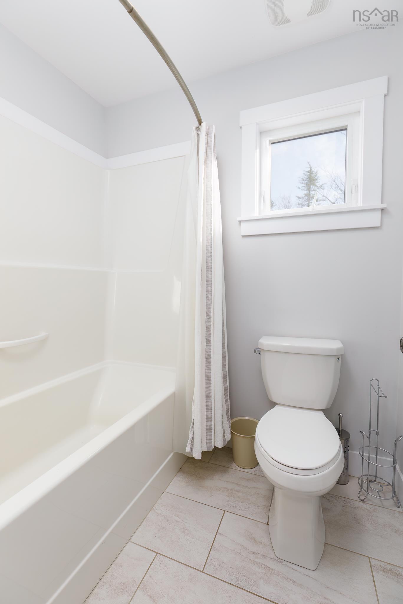 $998,700.00: 4566 St Margarets Bay Road, Lewis Lake