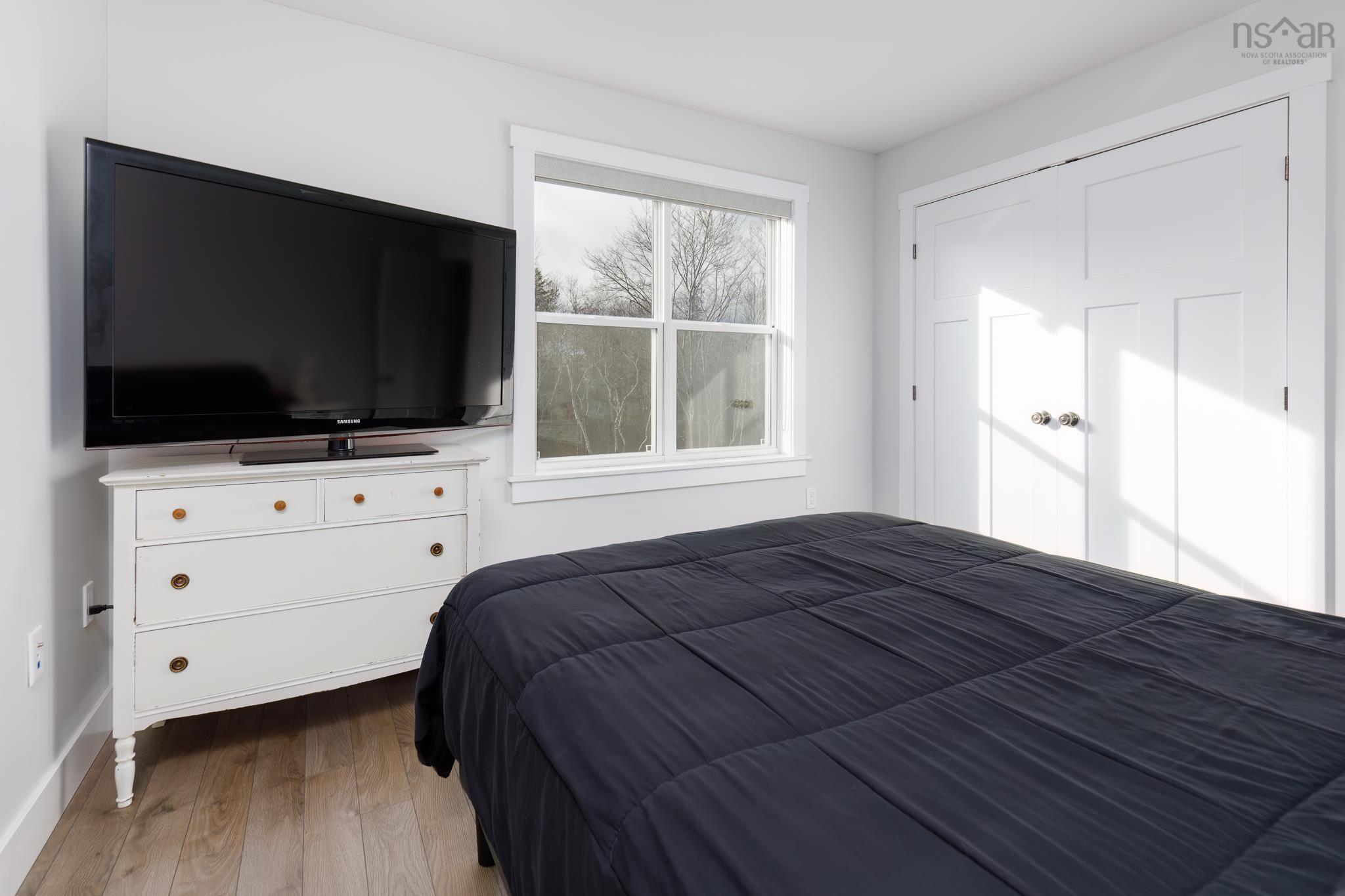 $998,700.00: 4566 St Margarets Bay Road, Lewis Lake