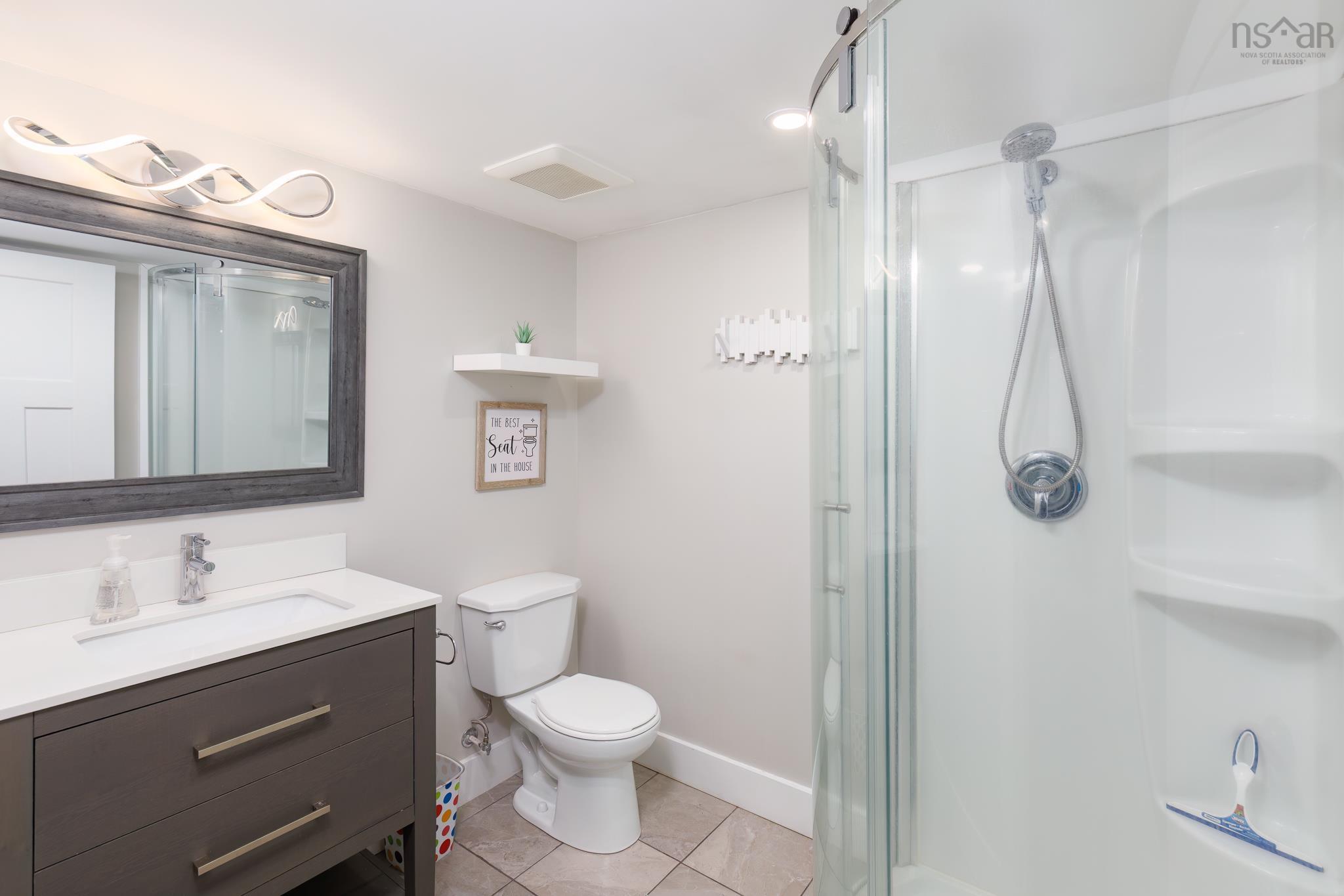 $998,700.00: 4566 St Margarets Bay Road, Lewis Lake