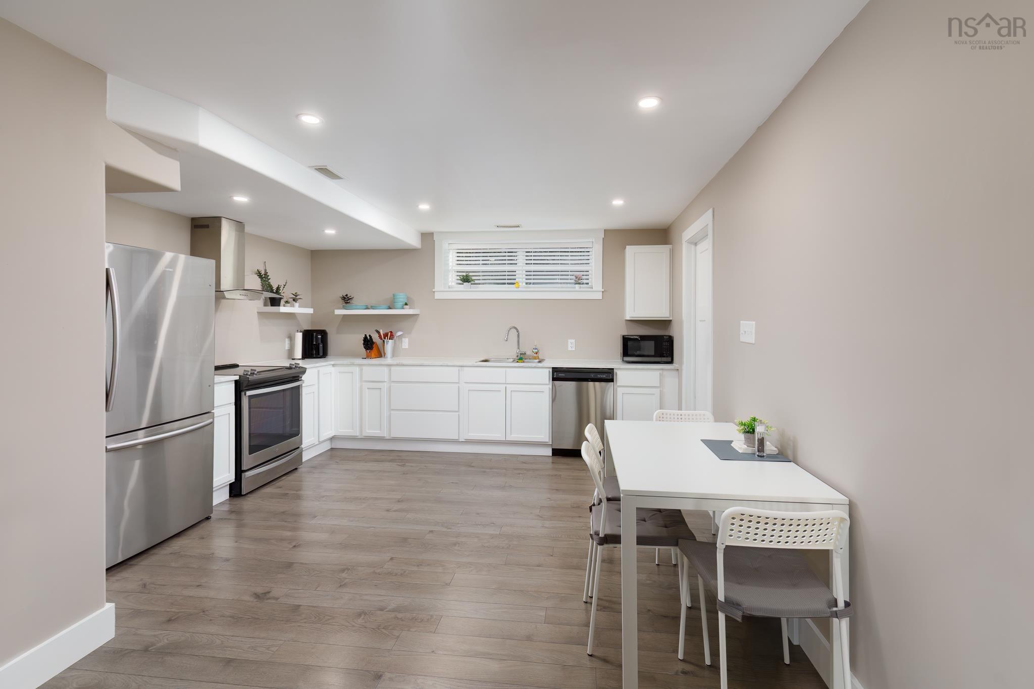 $998,700.00: 4566 St Margarets Bay Road, Lewis Lake