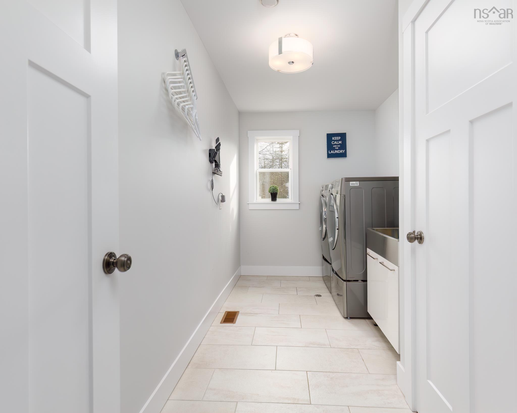 $998,700.00: 4566 St Margarets Bay Road, Lewis Lake