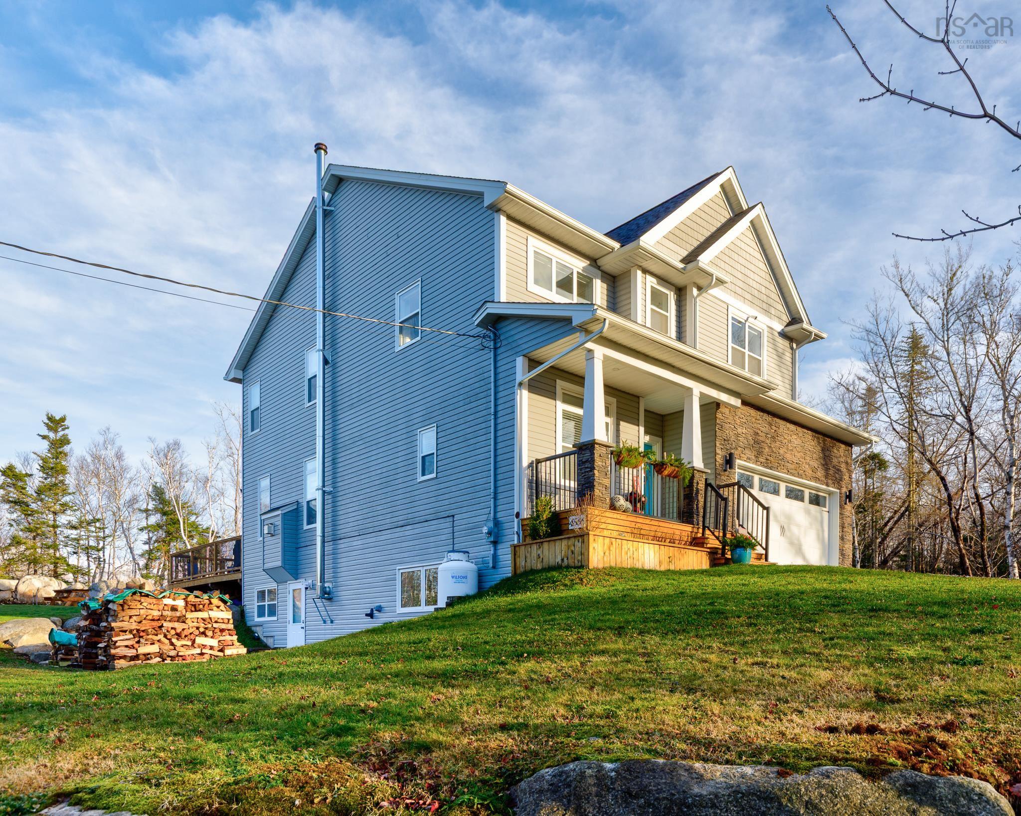 $998,700.00: 4566 St Margarets Bay Road, Lewis Lake