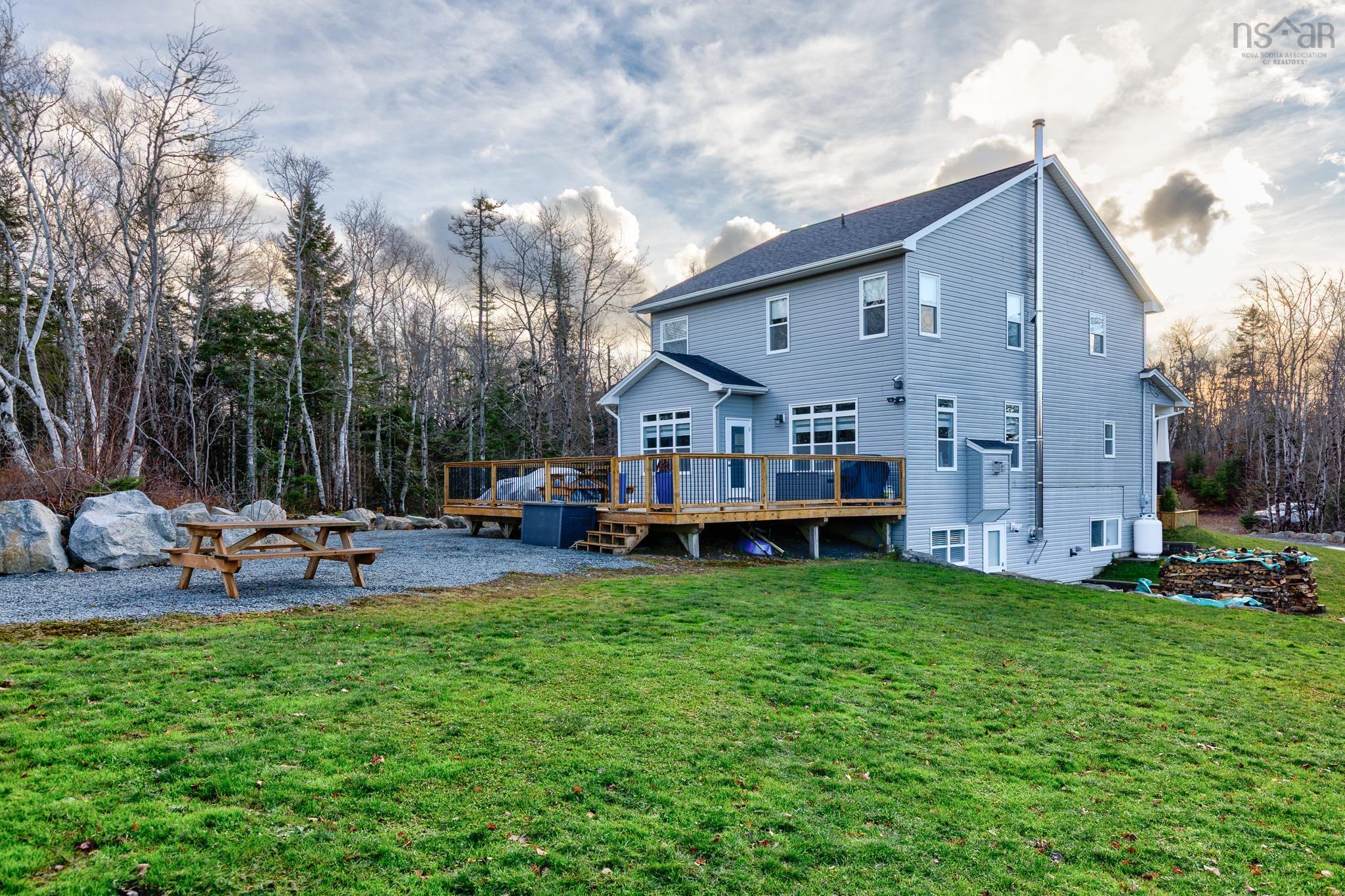 $998,700.00: 4566 St Margarets Bay Road, Lewis Lake