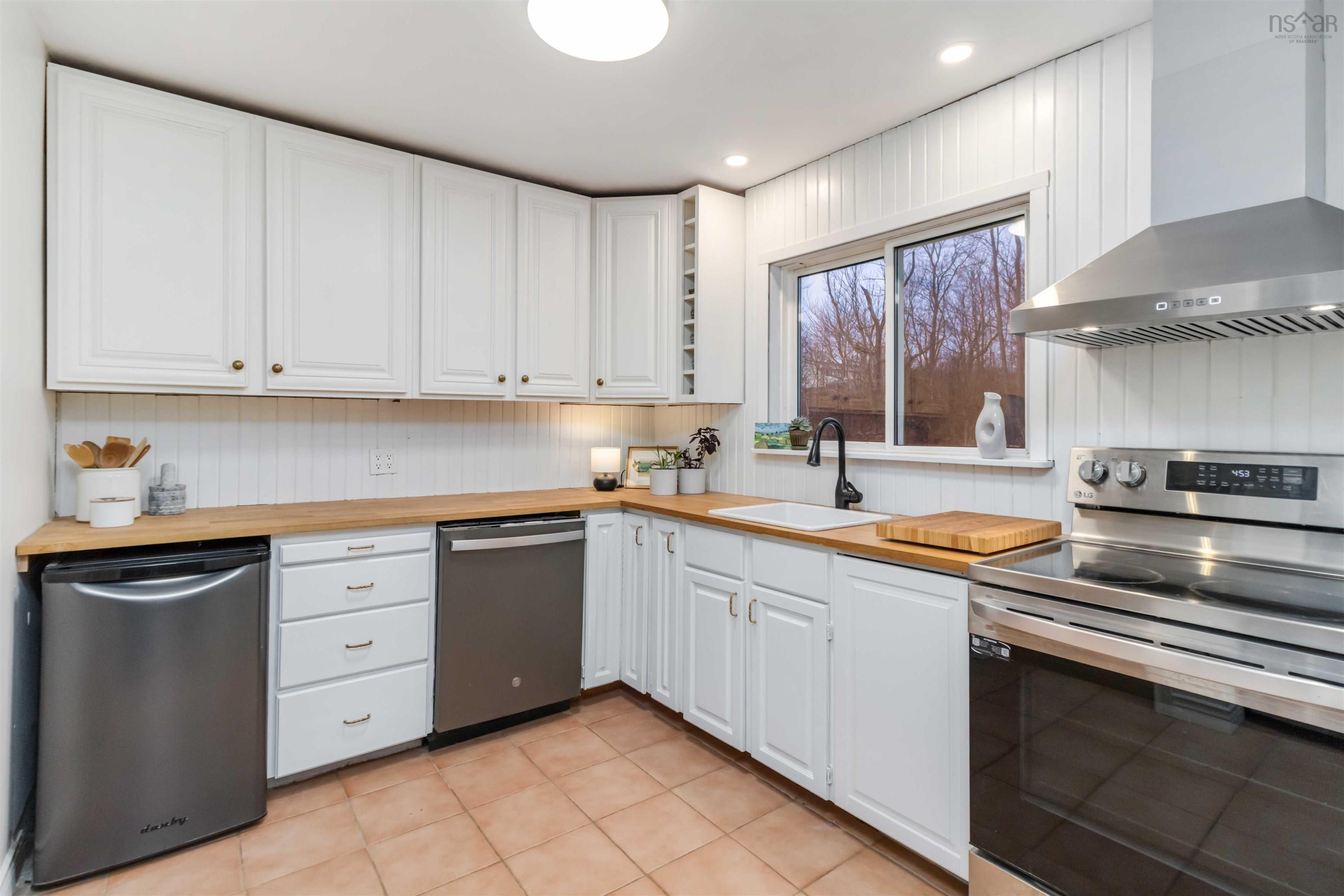 $529,900.00: 41 Raymoor Drive, Woodlawn