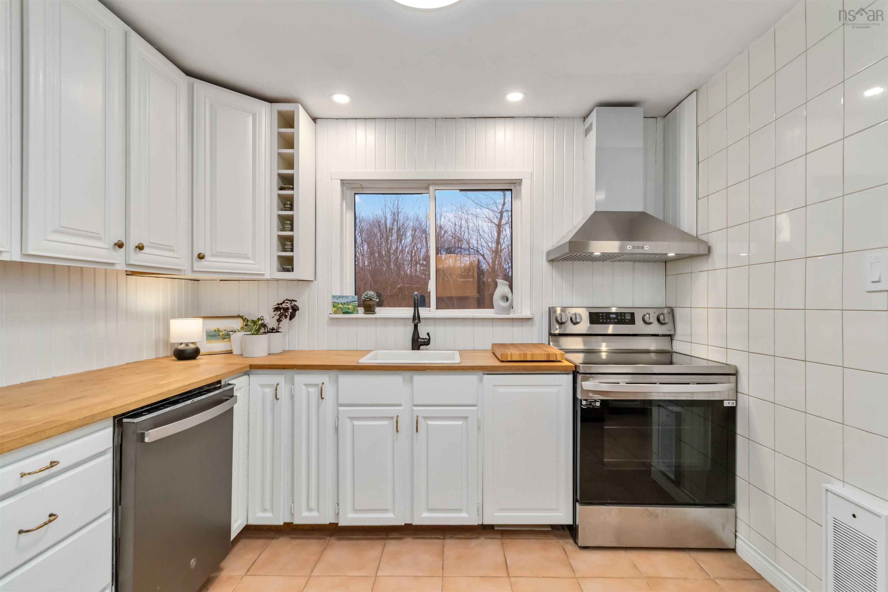 $529,900.00: 41 Raymoor Drive, Woodlawn