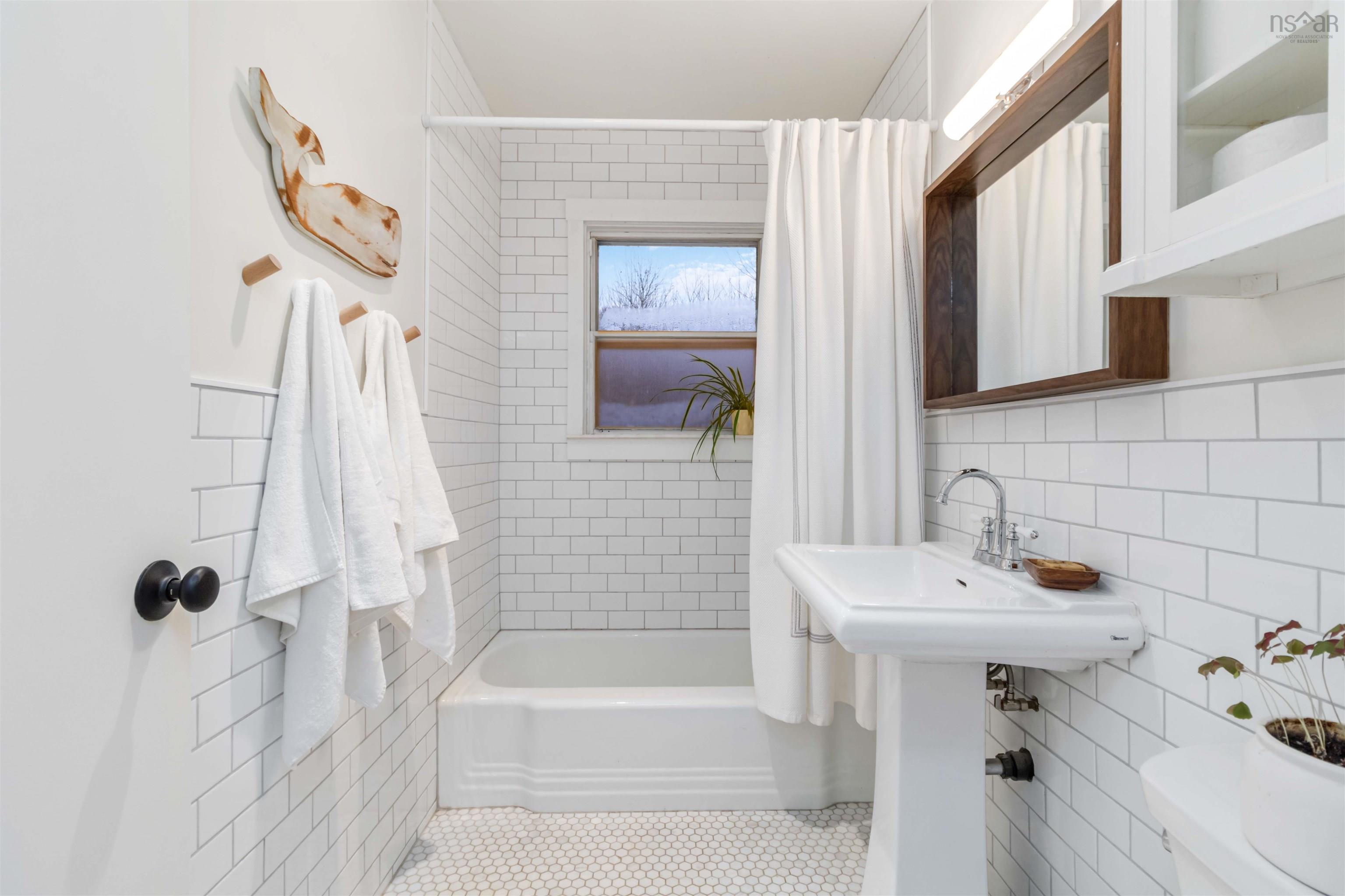 $529,900.00: 41 Raymoor Drive, Woodlawn