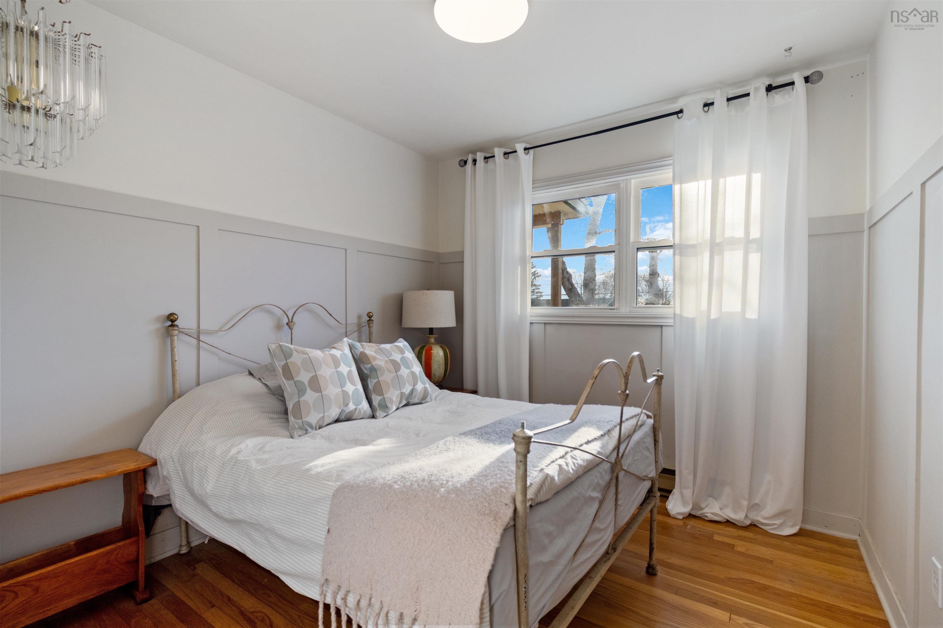 $529,900.00: 41 Raymoor Drive, Woodlawn