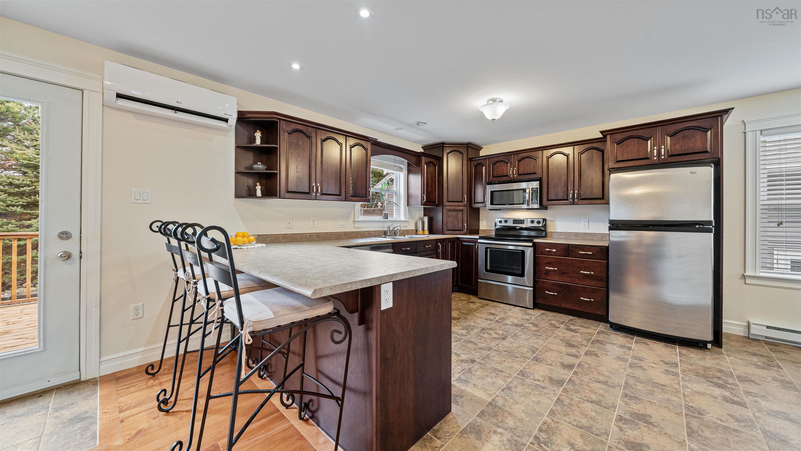 $675,000.00: 934 Basinview Drive, Bedford