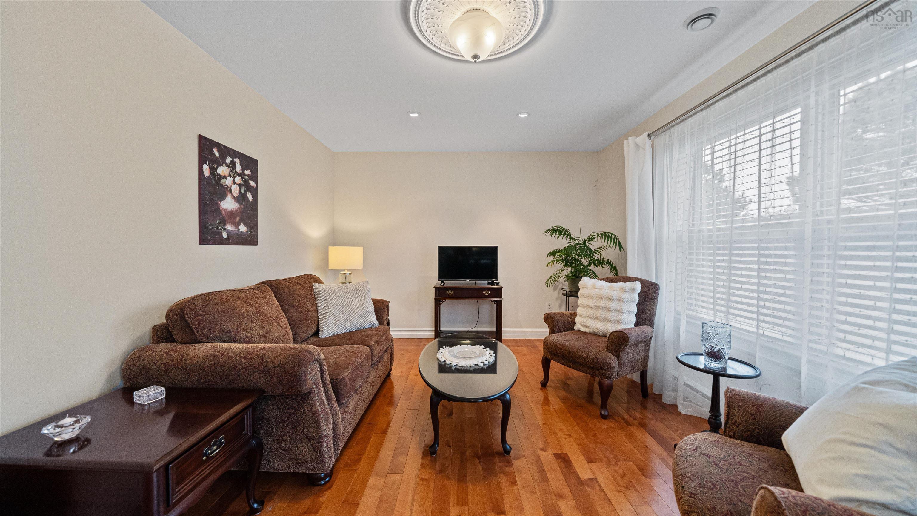 $675,000.00: 934 Basinview Drive, Bedford