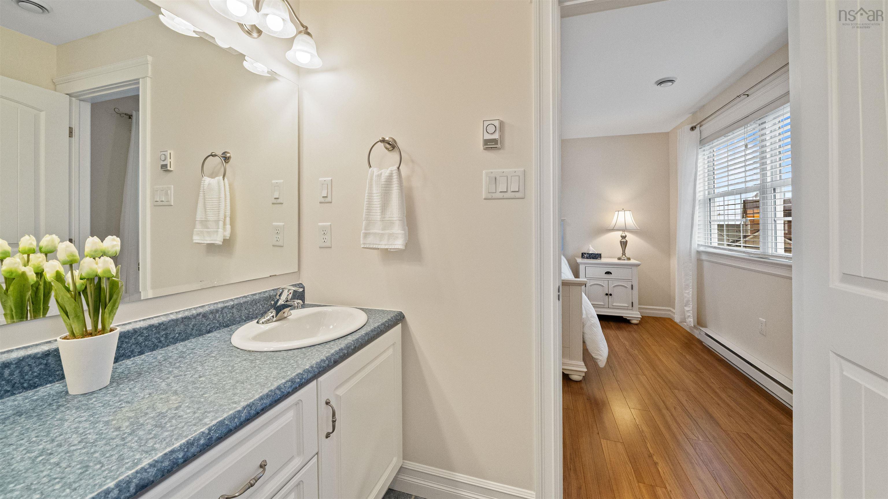 $675,000.00: 934 Basinview Drive, Bedford