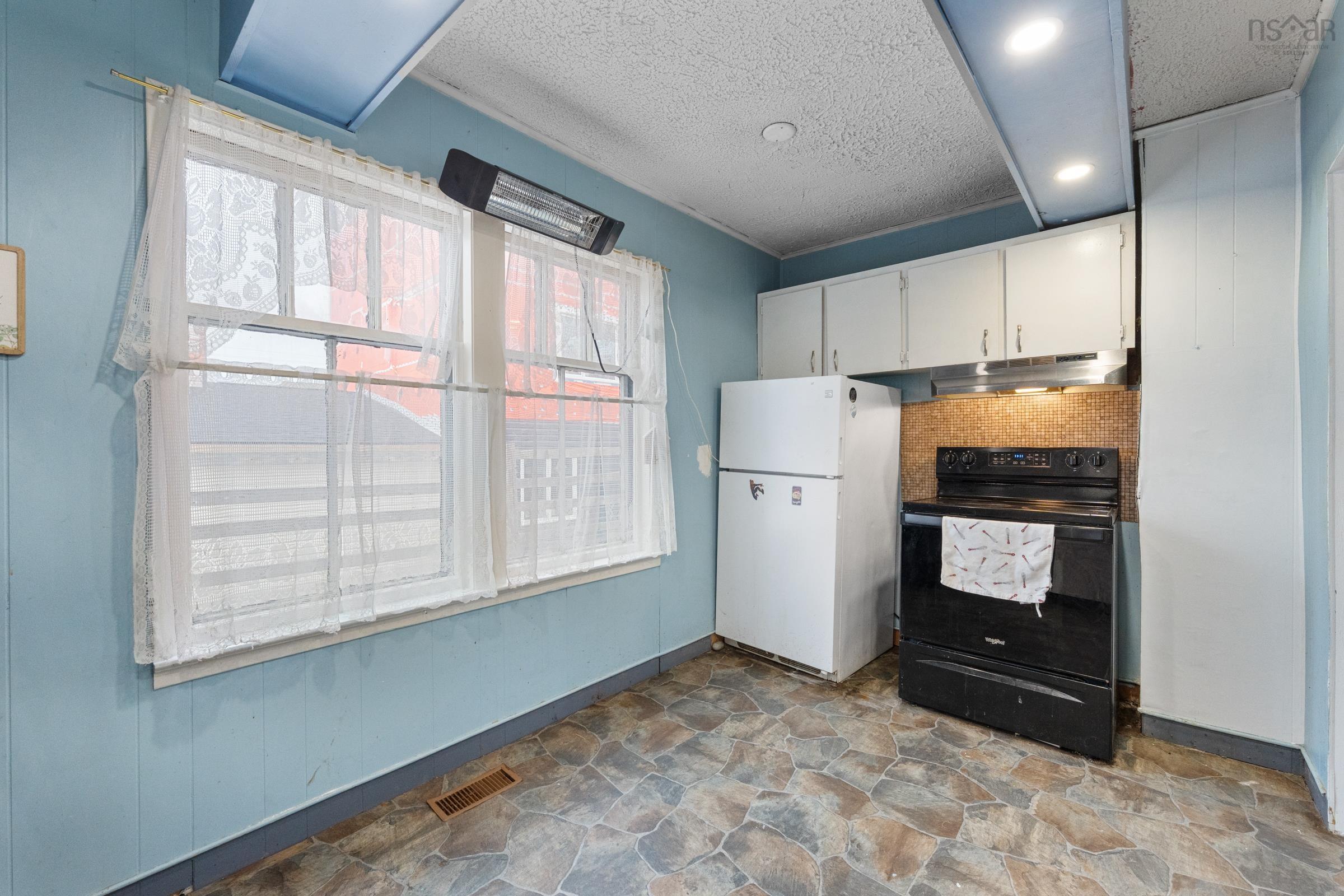 $196,900.00: 1 Whipple Street, Yarmouth