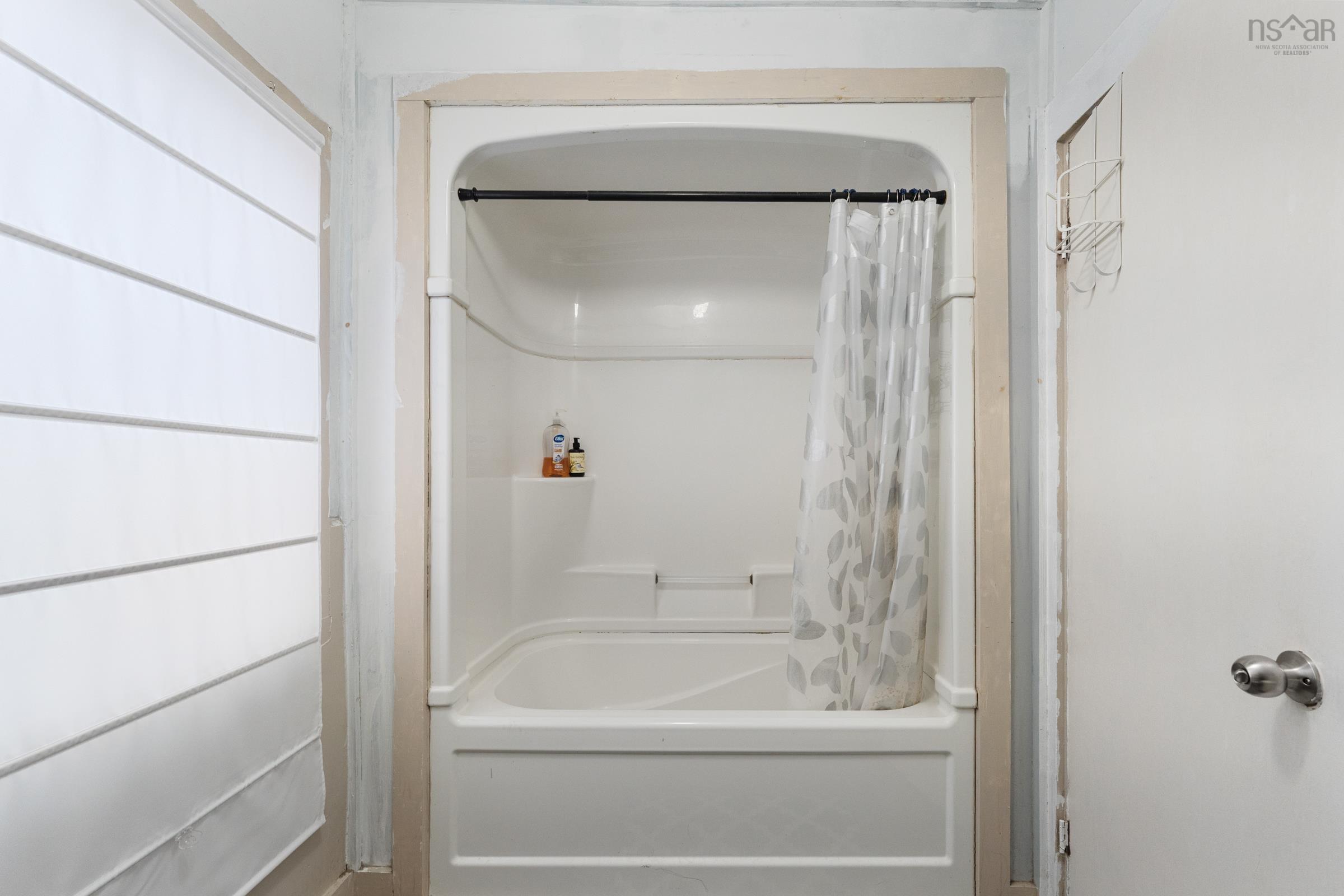 $196,900.00: 1 Whipple Street, Yarmouth