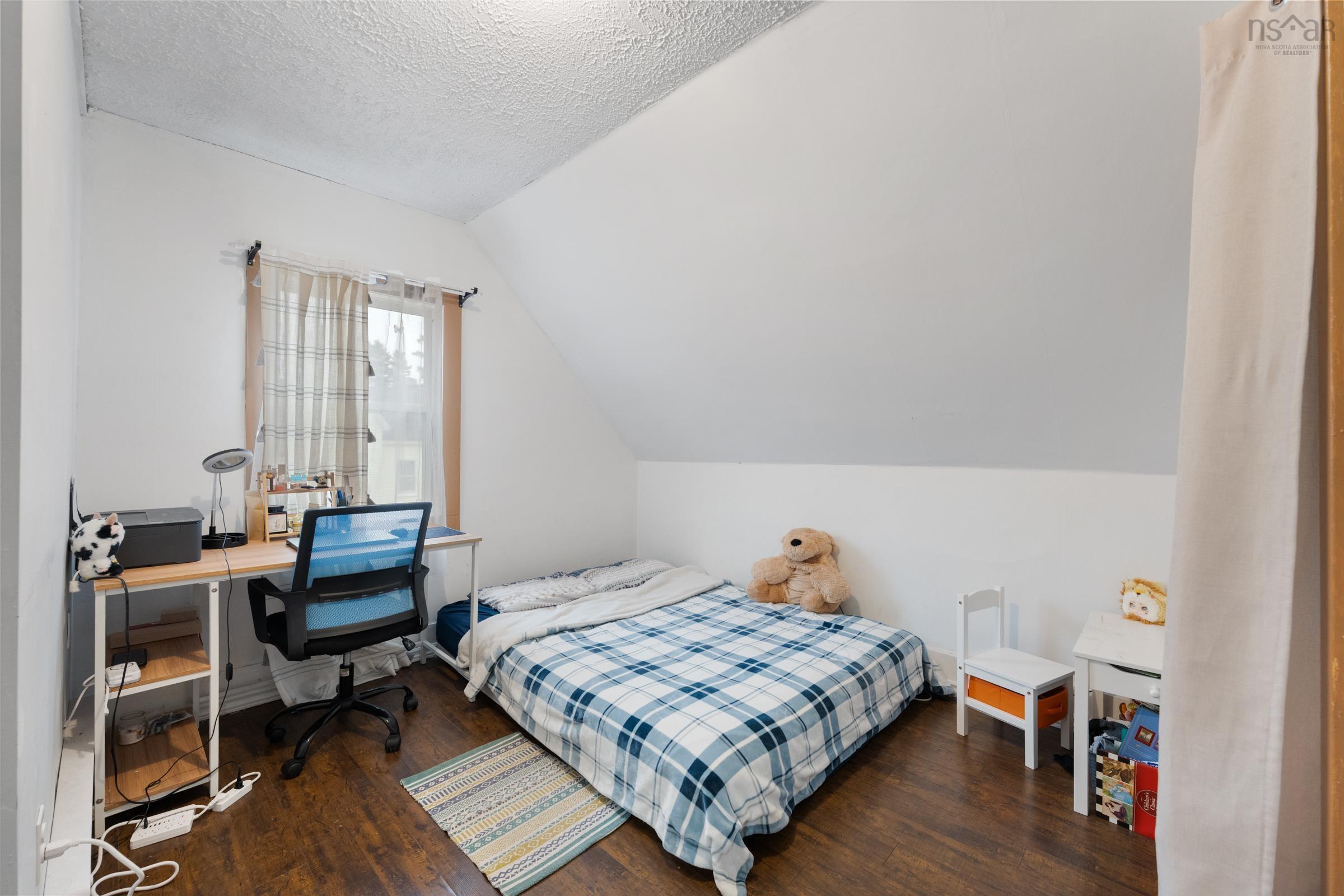 $196,900.00: 1 Whipple Street, Yarmouth