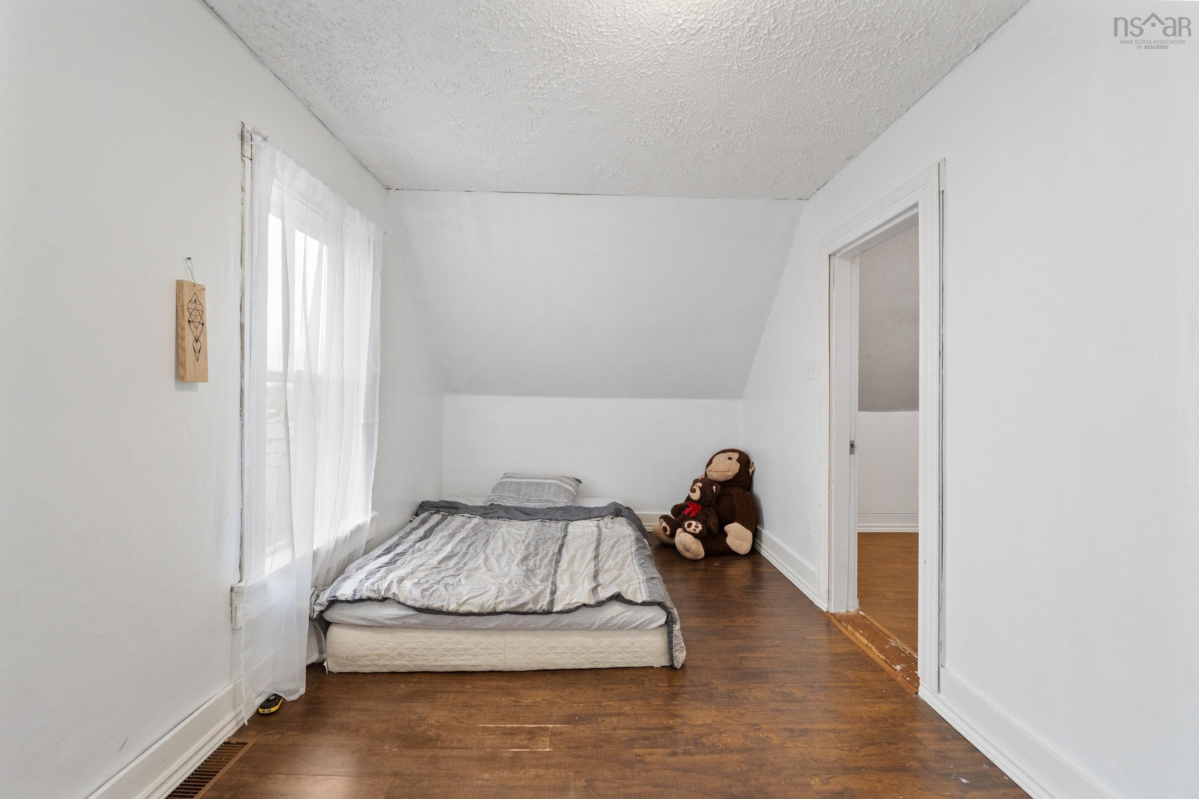 $196,900.00: 1 Whipple Street, Yarmouth