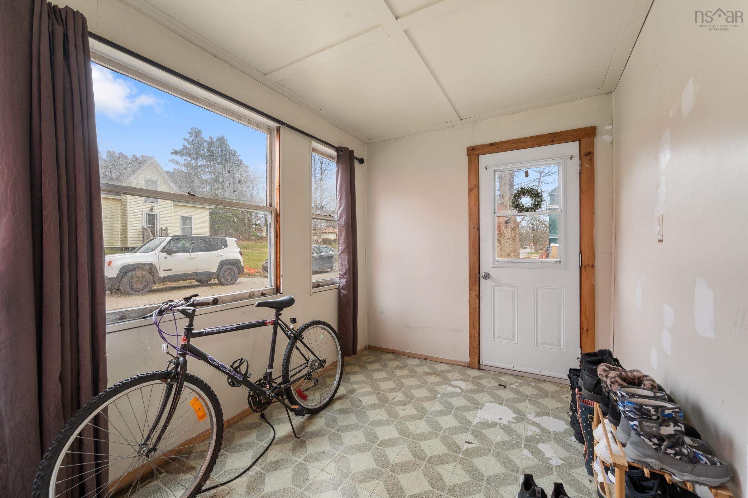 $196,900.00: 1 Whipple Street, Yarmouth