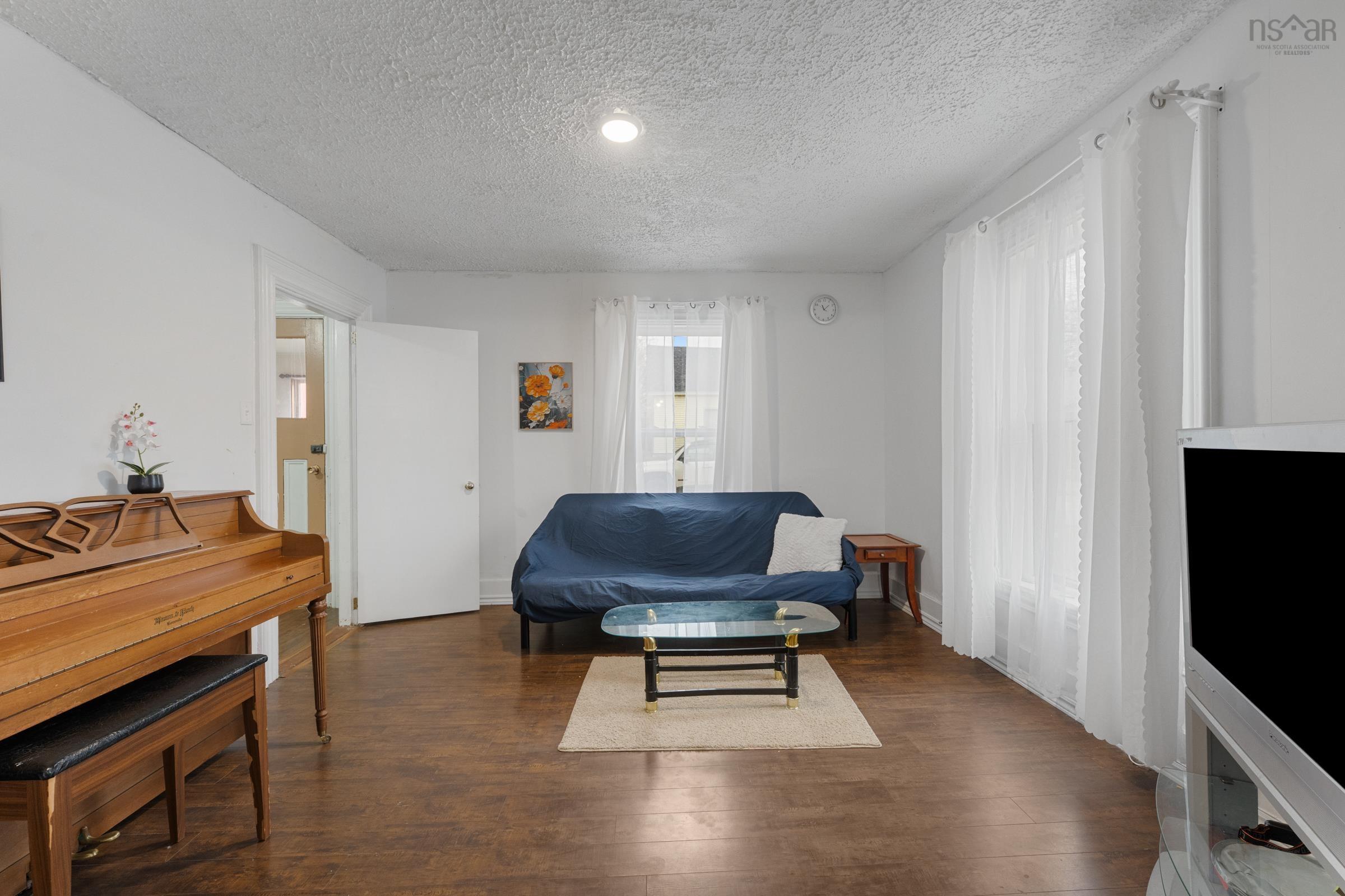 $196,900.00: 1 Whipple Street, Yarmouth