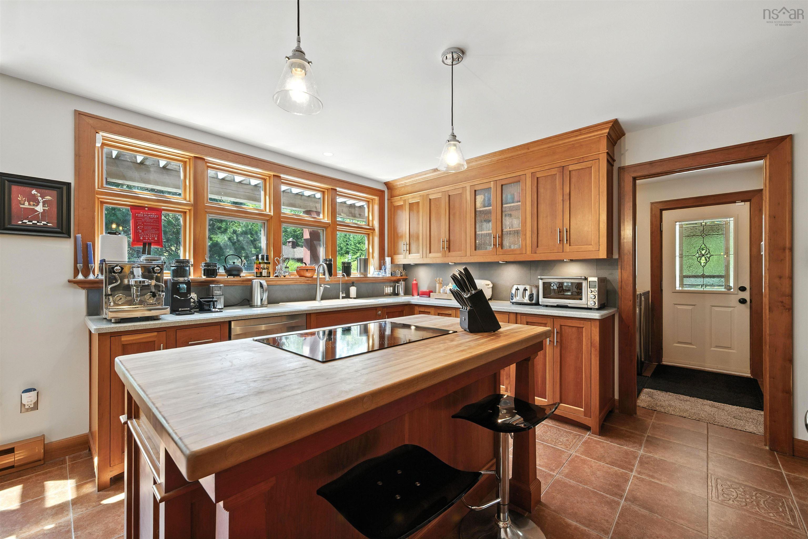 $874,900.00: 39 Cedar Street, Stellarton