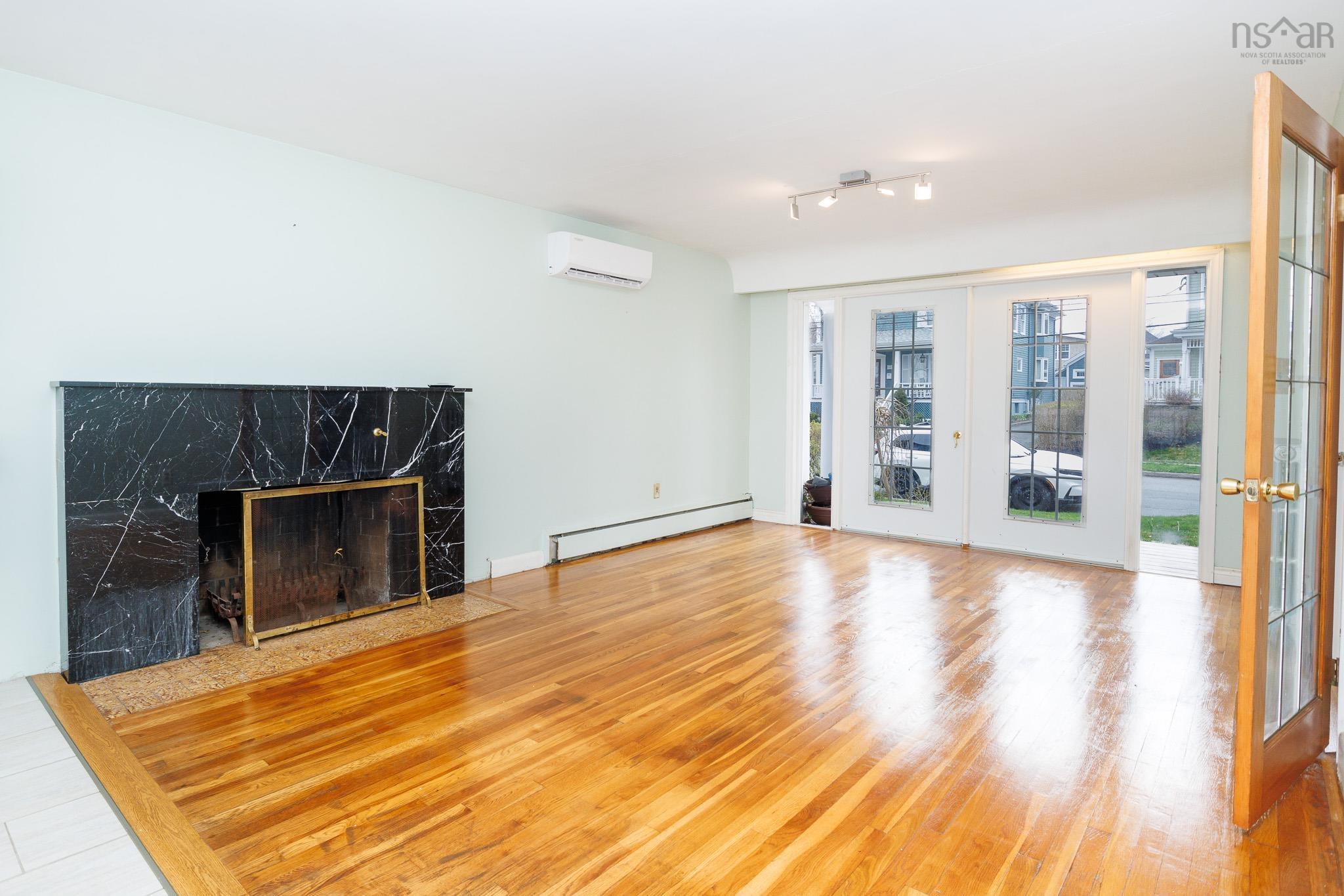 $380,000.00: 79 Whitney Avenue, Sydney