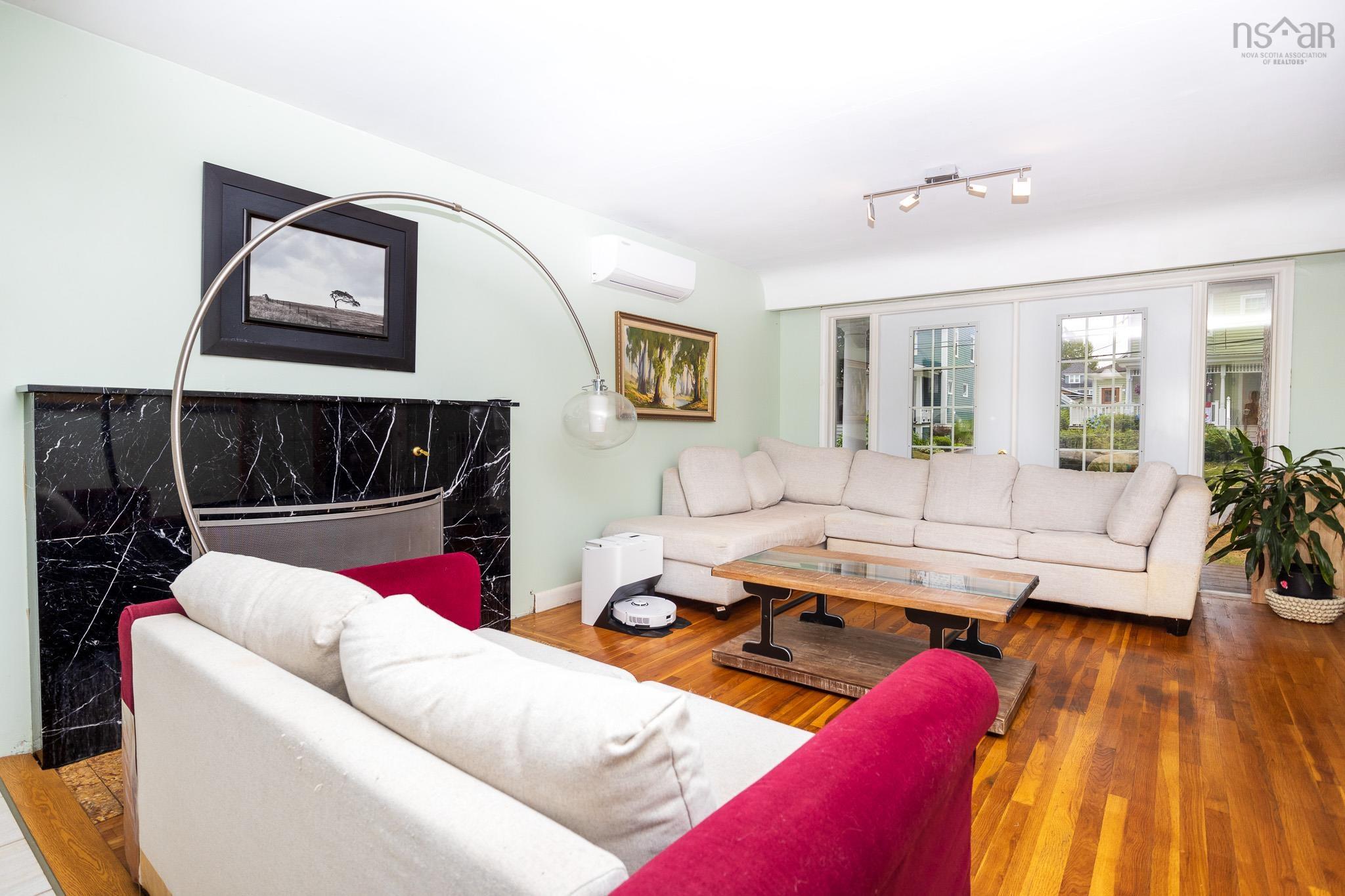 $380,000.00: 79 Whitney Avenue, Sydney