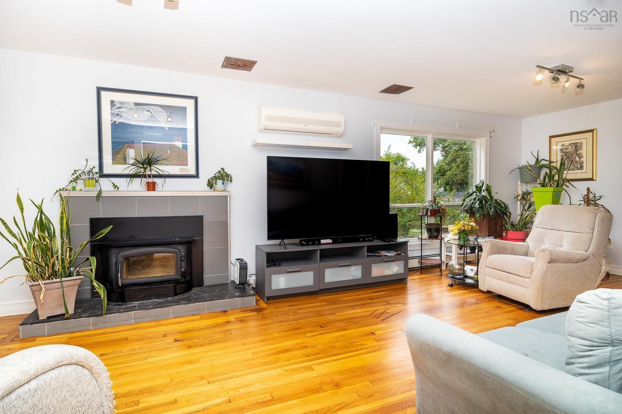 $380,000.00: 79 Whitney Avenue, Sydney