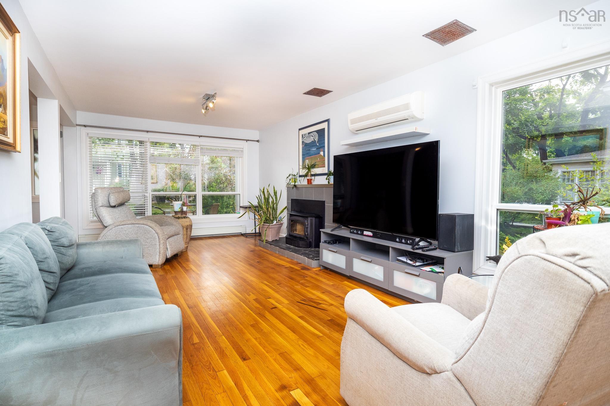 $380,000.00: 79 Whitney Avenue, Sydney