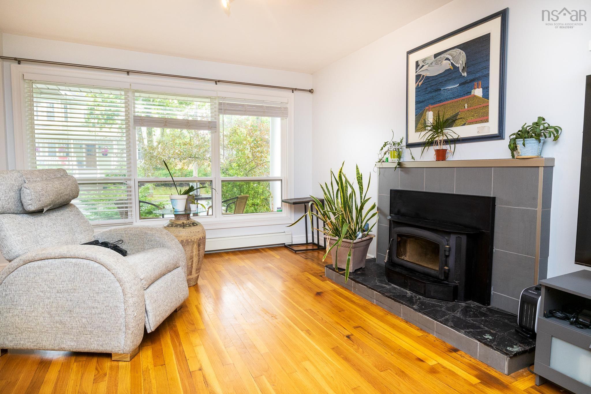 $380,000.00: 79 Whitney Avenue, Sydney