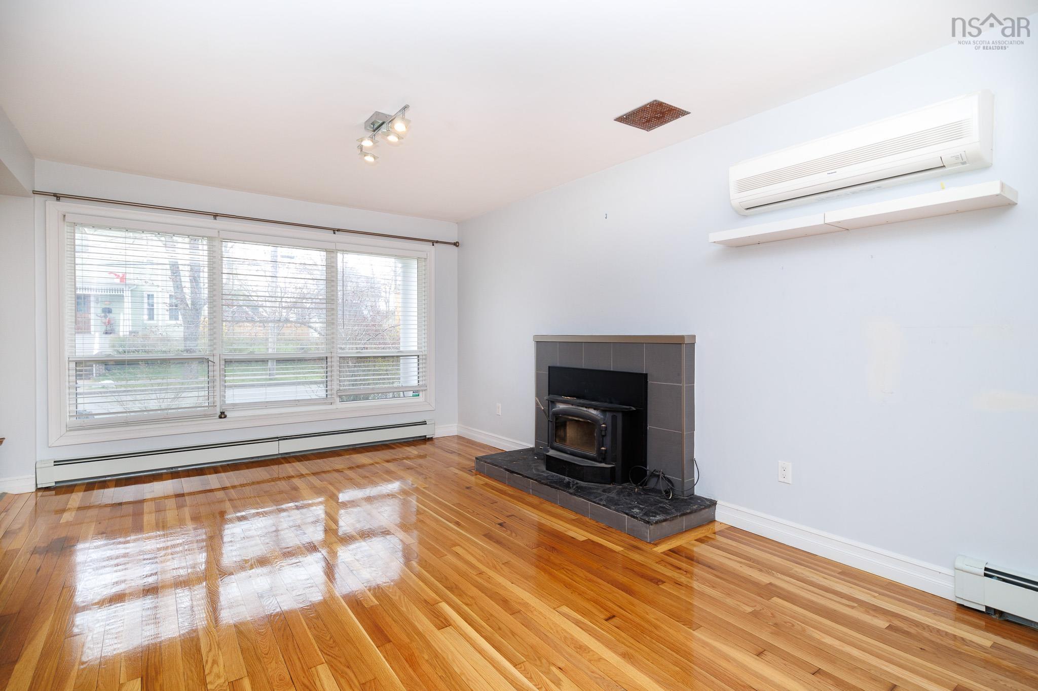 $380,000.00: 79 Whitney Avenue, Sydney