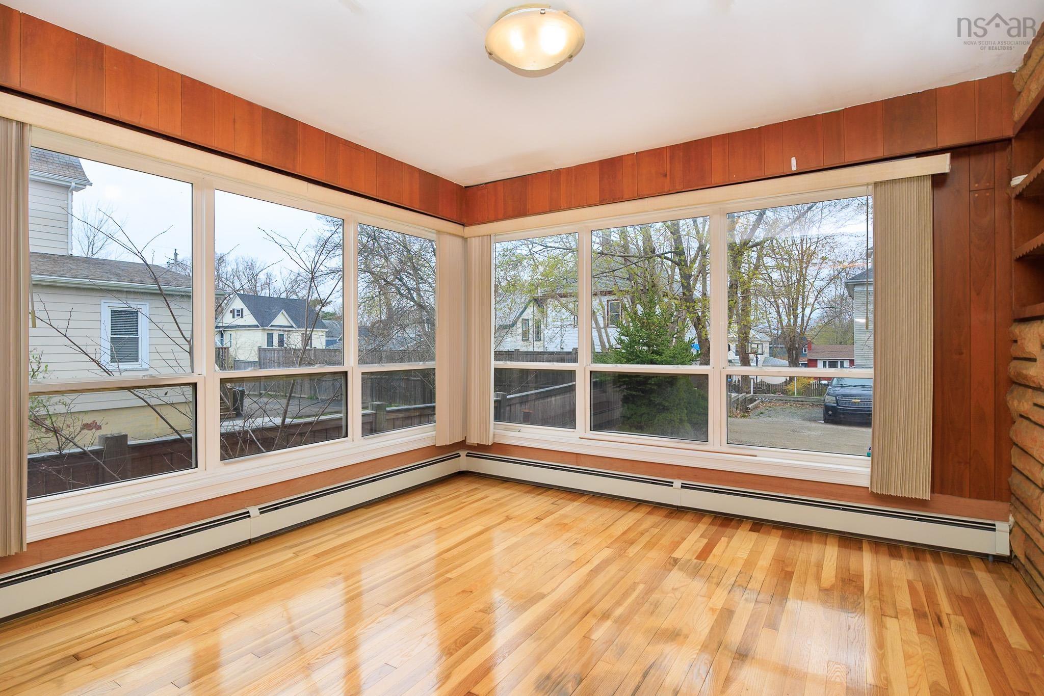 $380,000.00: 79 Whitney Avenue, Sydney