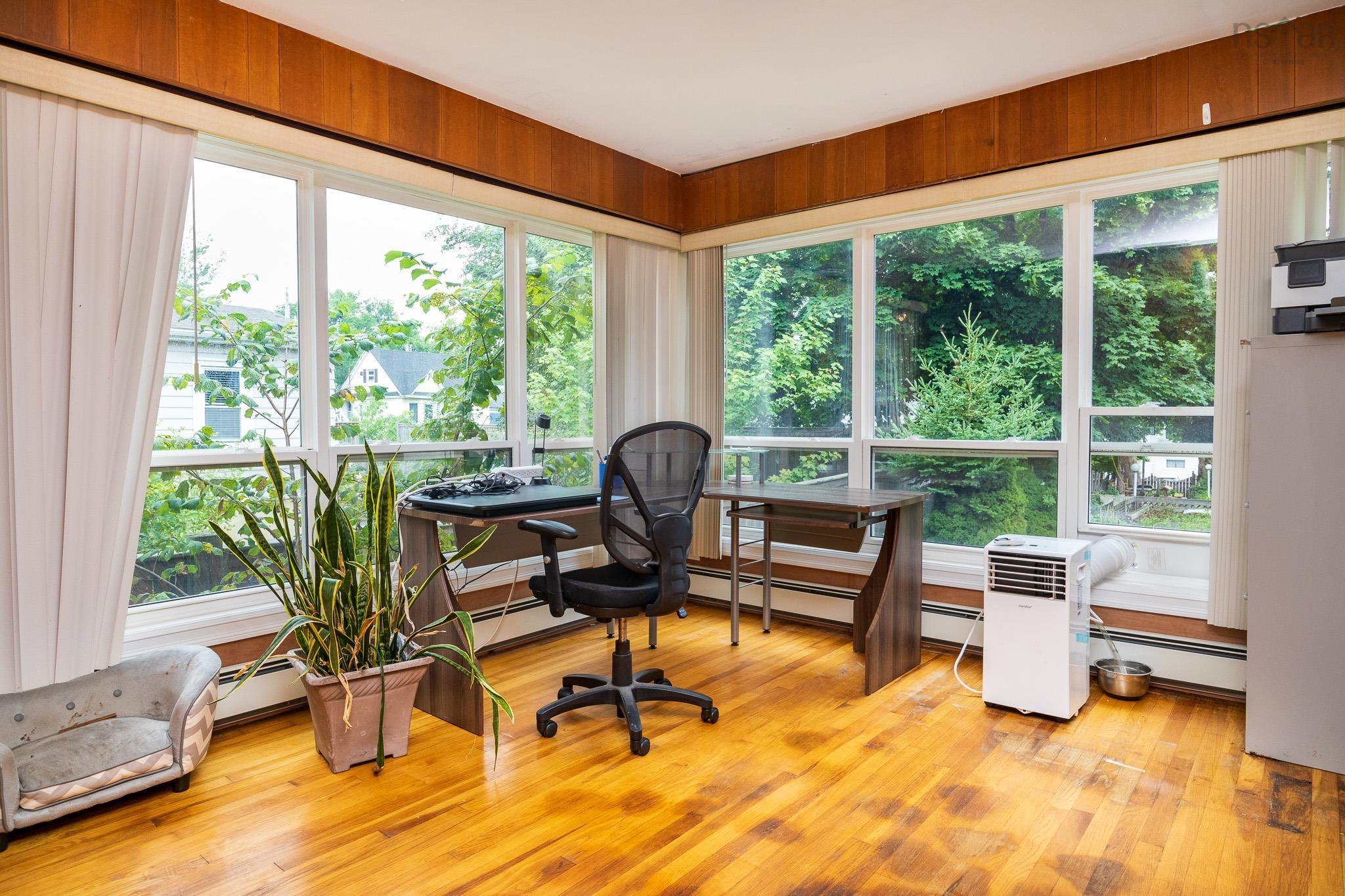 $380,000.00: 79 Whitney Avenue, Sydney