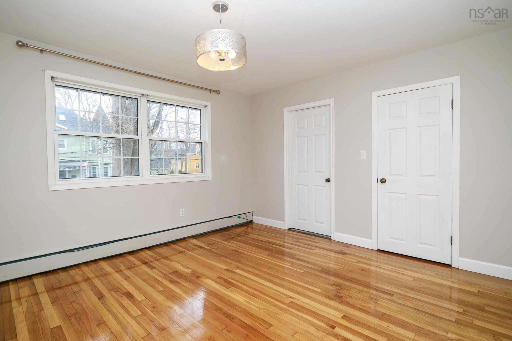 $380,000.00: 79 Whitney Avenue, Sydney