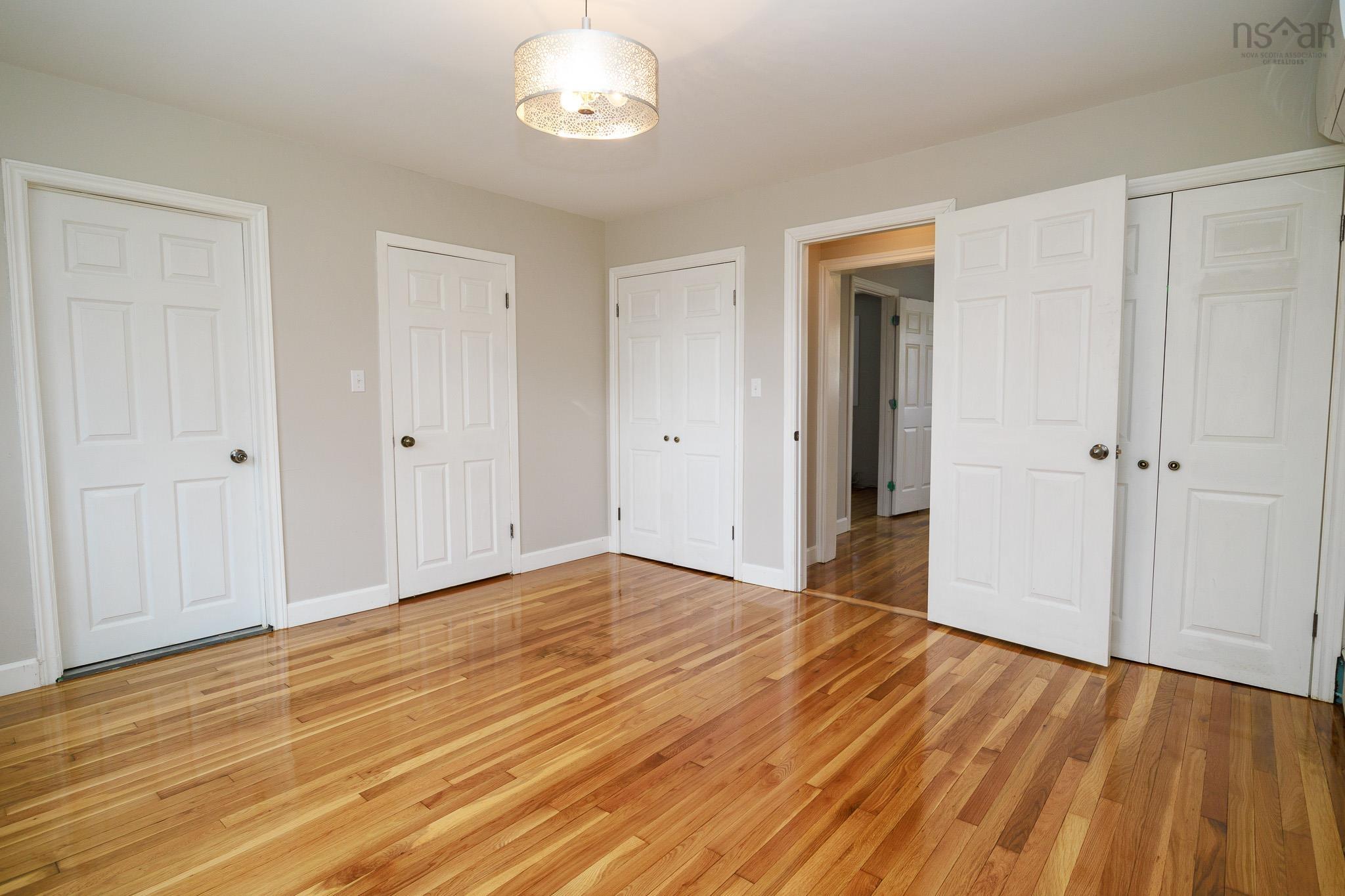 $380,000.00: 79 Whitney Avenue, Sydney