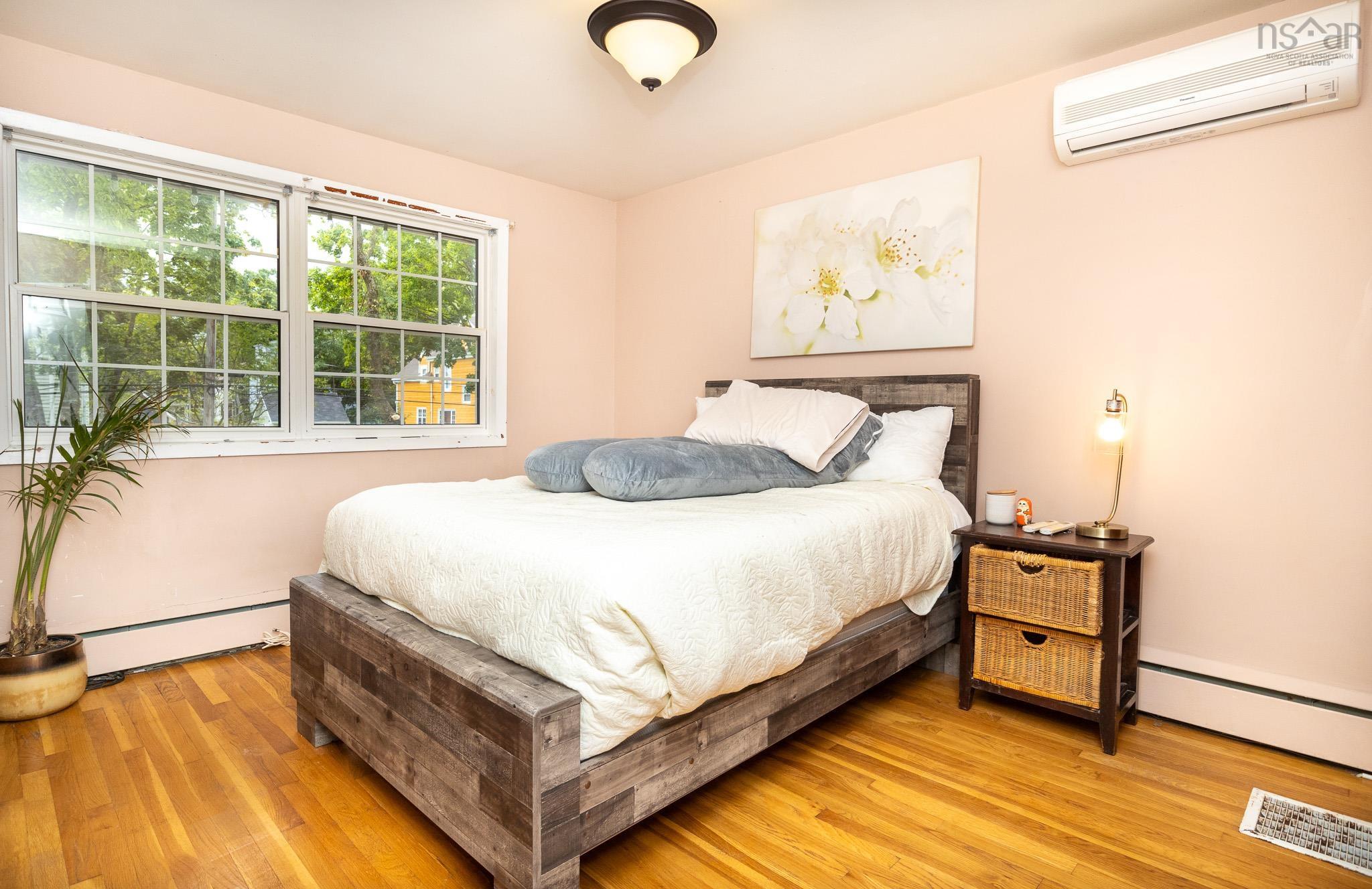 $380,000.00: 79 Whitney Avenue, Sydney