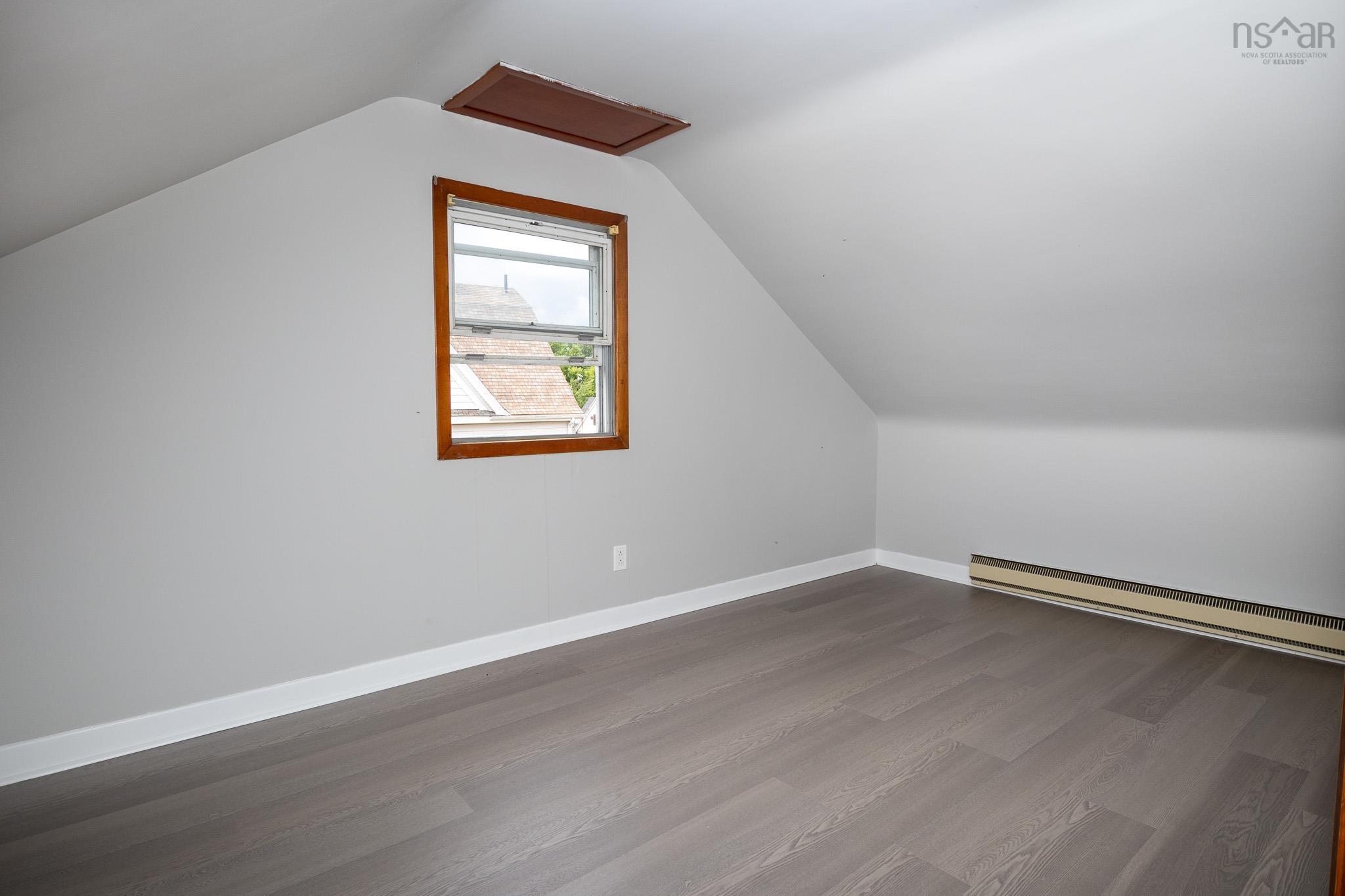 $380,000.00: 79 Whitney Avenue, Sydney