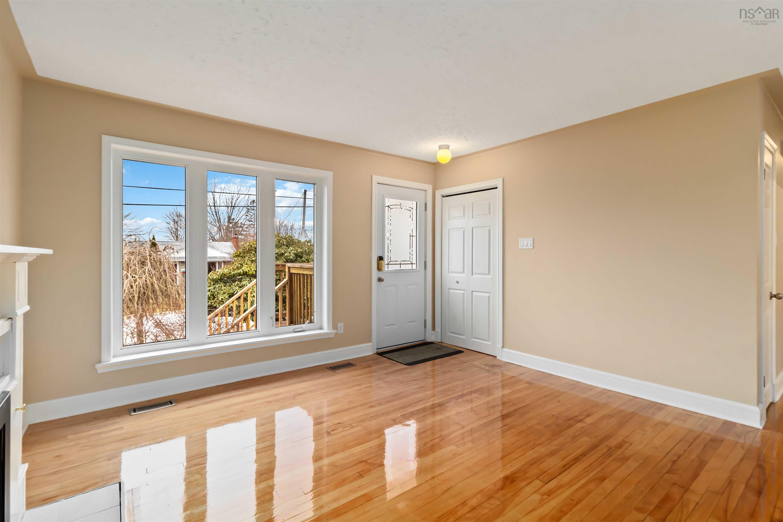 $624,900.00: 16 Pauline Crescent, Dartmouth