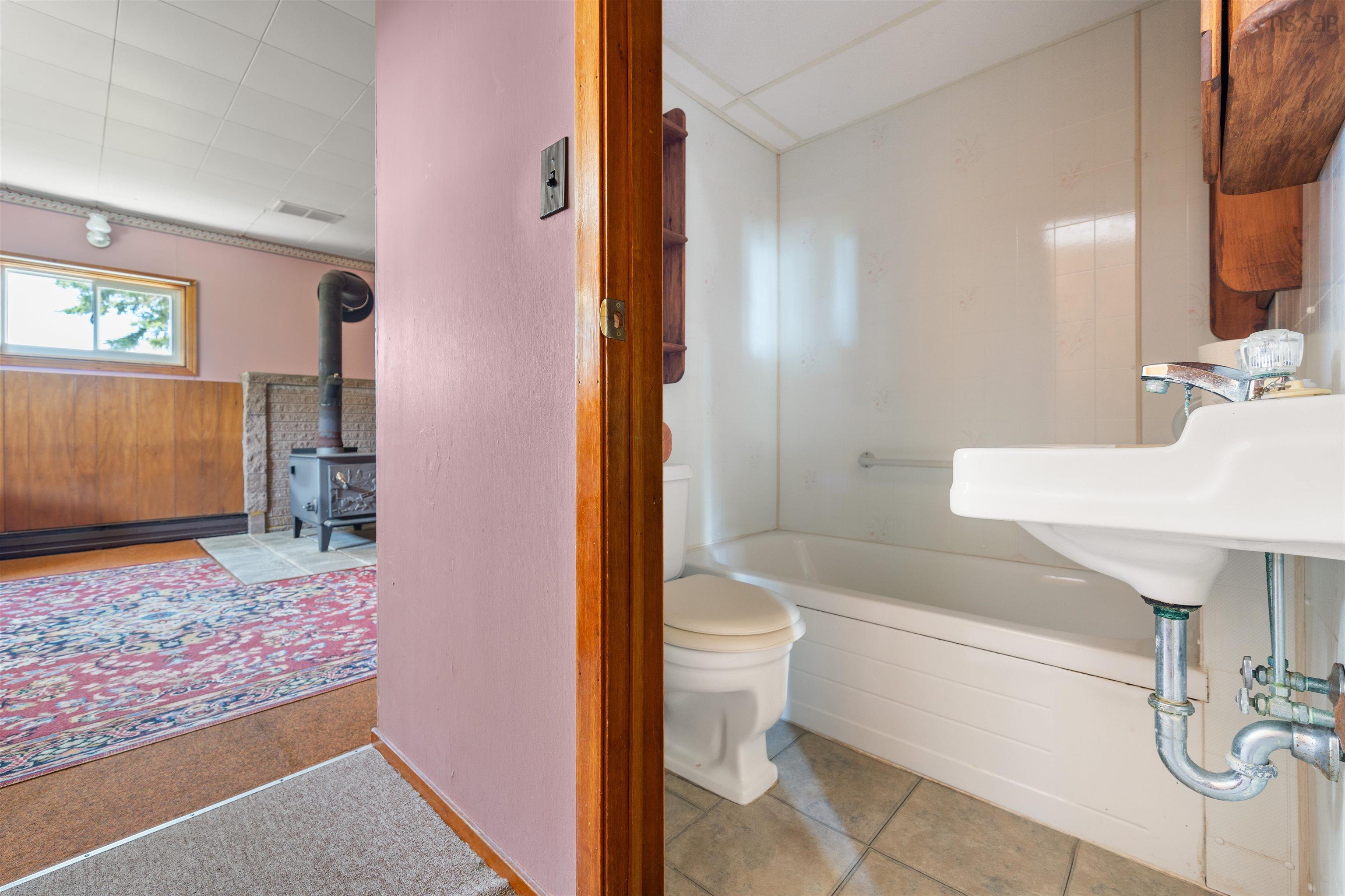 $329,900.00: 571 Burntcoat Road, Burntcoat