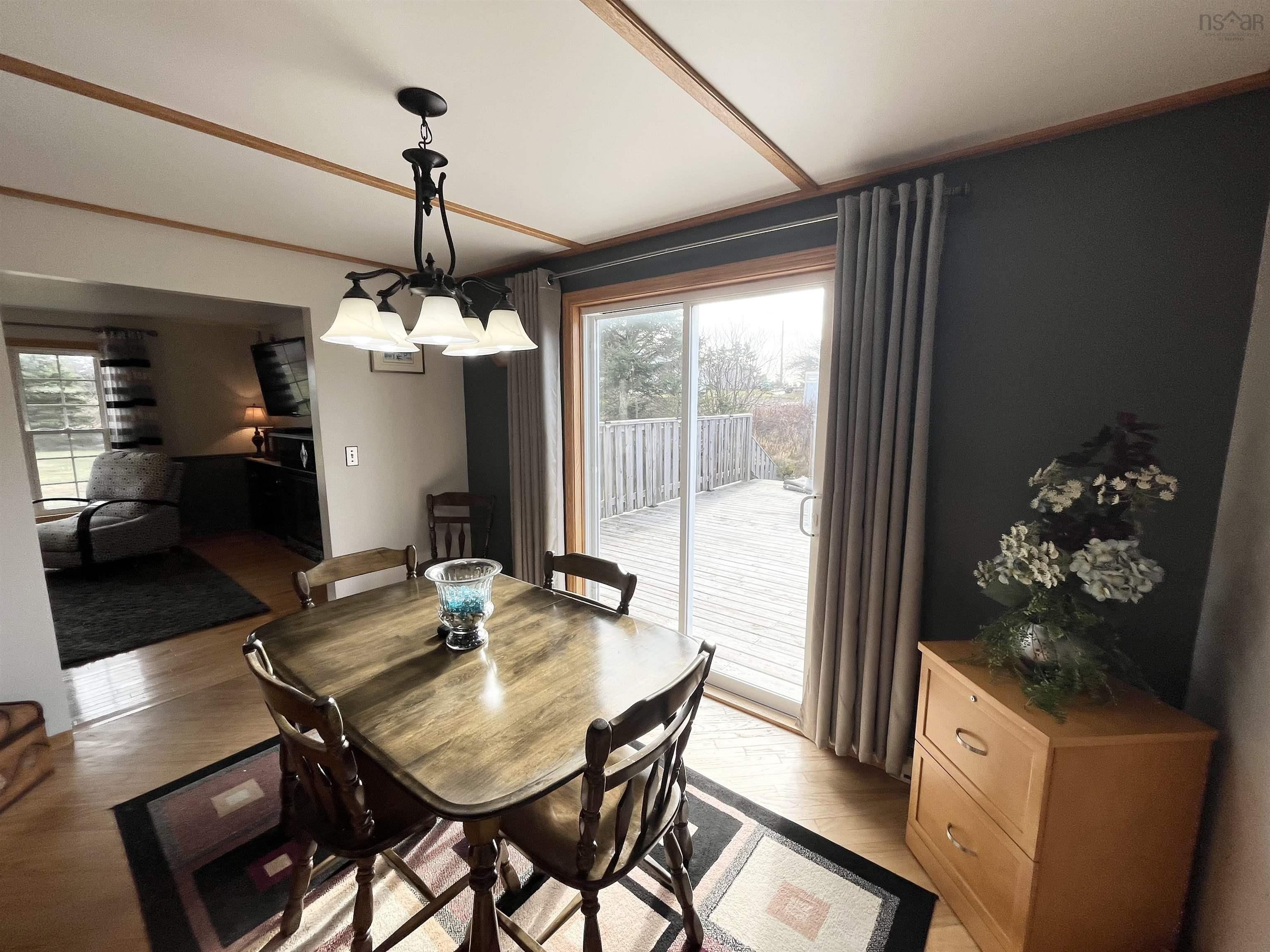 $410,000.00: 472 Centreville South Side Road, South Side