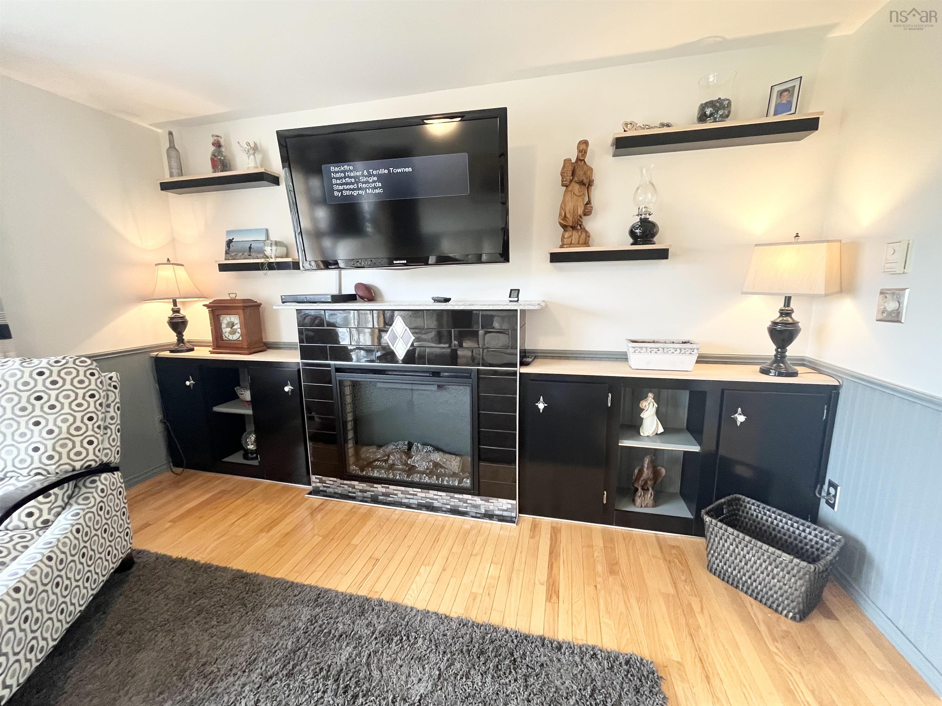 $410,000.00: 472 Centreville South Side Road, South Side