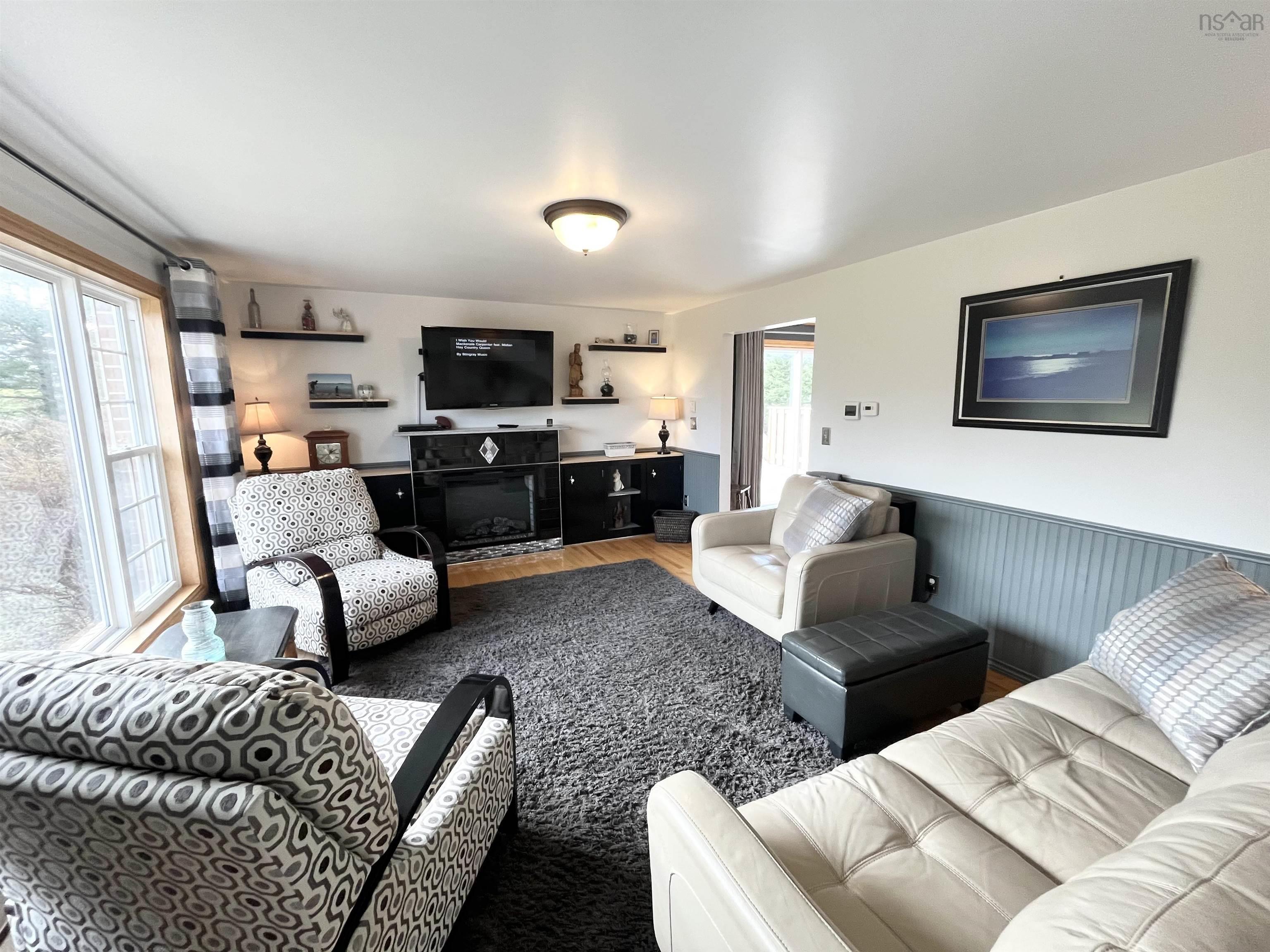 $410,000.00: 472 Centreville South Side Road, South Side