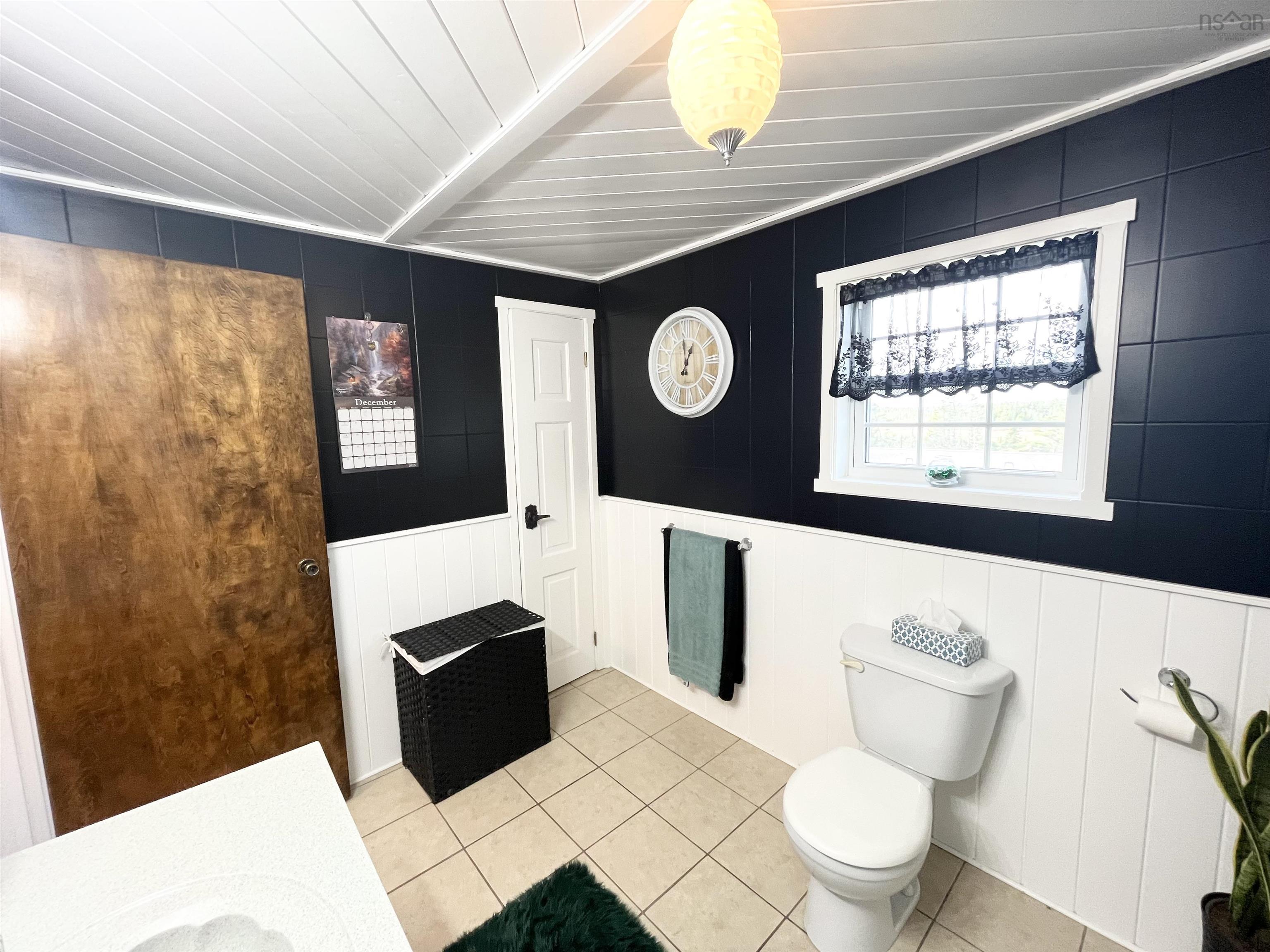 $410,000.00: 472 Centreville South Side Road, South Side