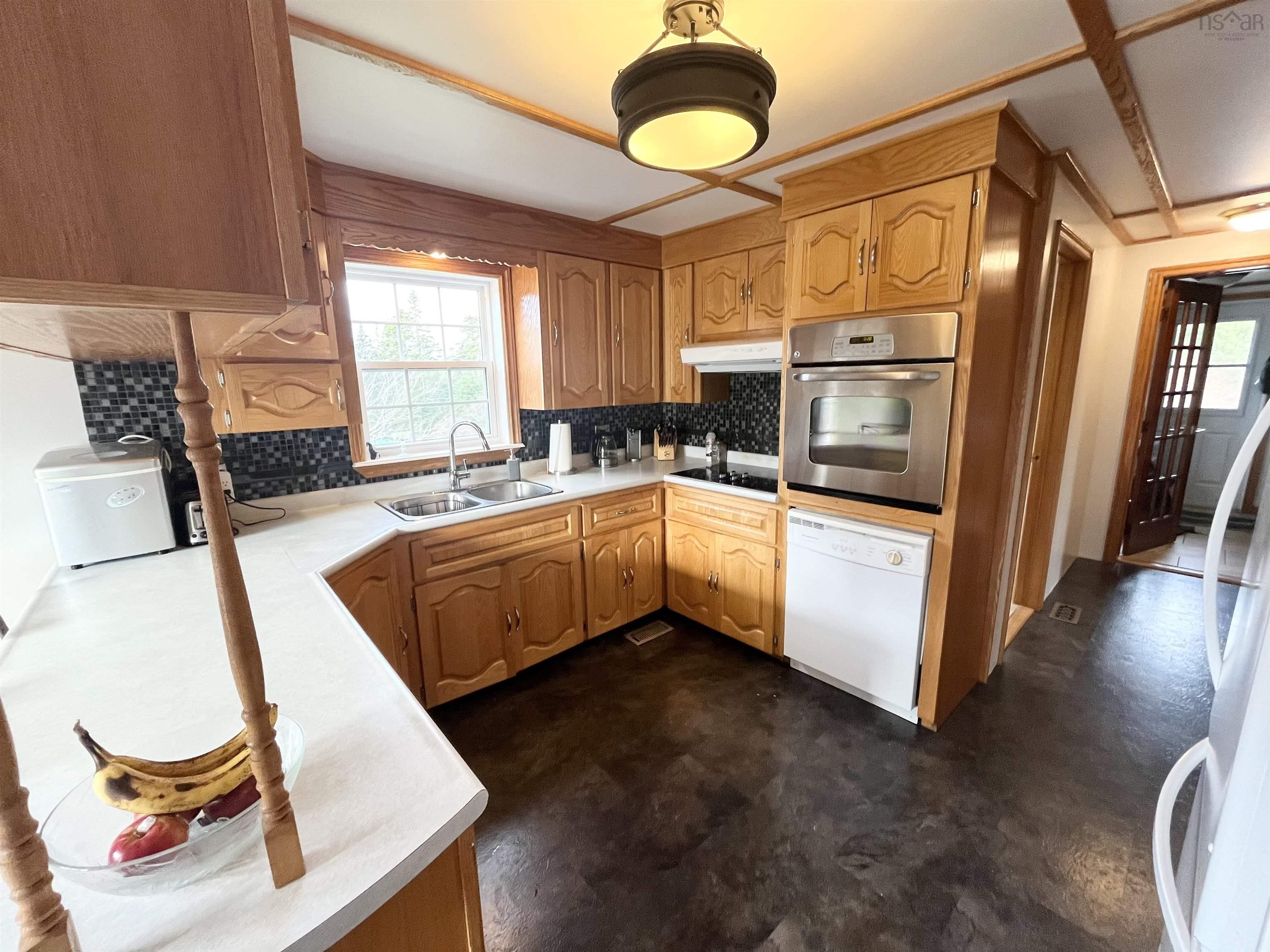 $410,000.00: 472 Centreville South Side Road, South Side