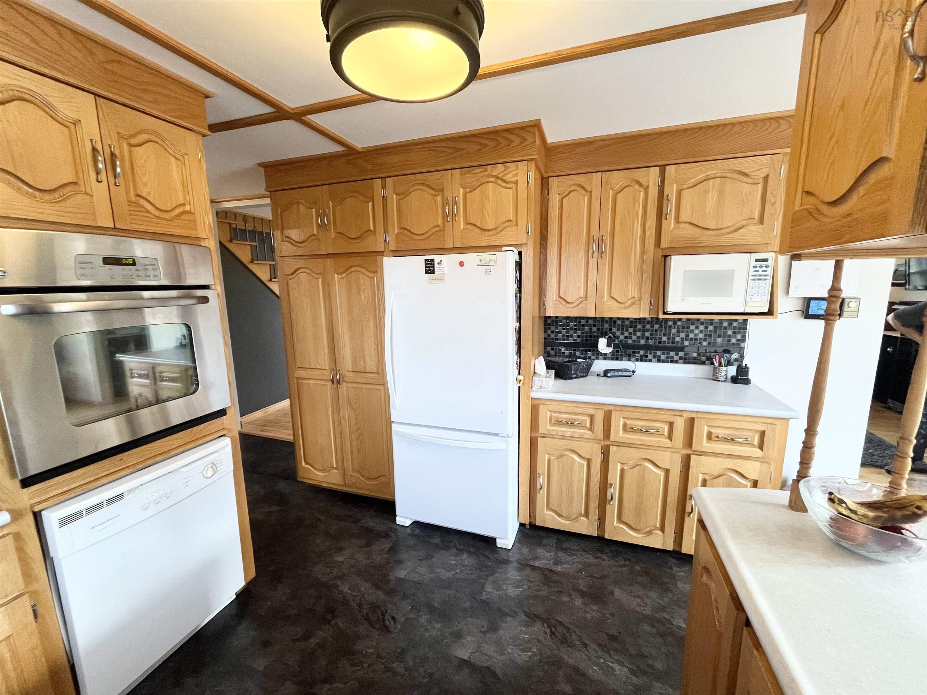 $410,000.00: 472 Centreville South Side Road, South Side