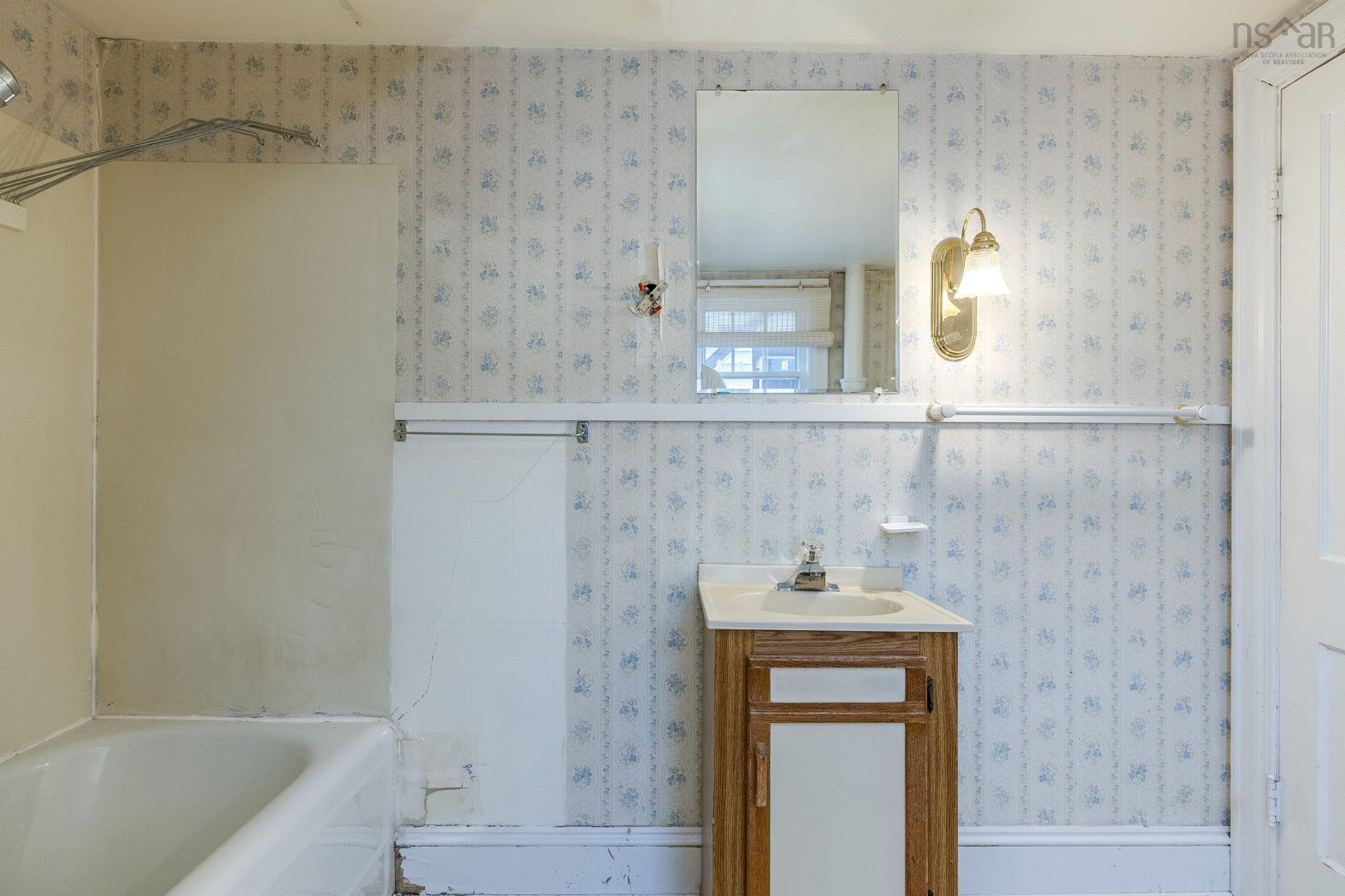 8 Ashdale Avenue, Halifax, NS (MLS 202529229)