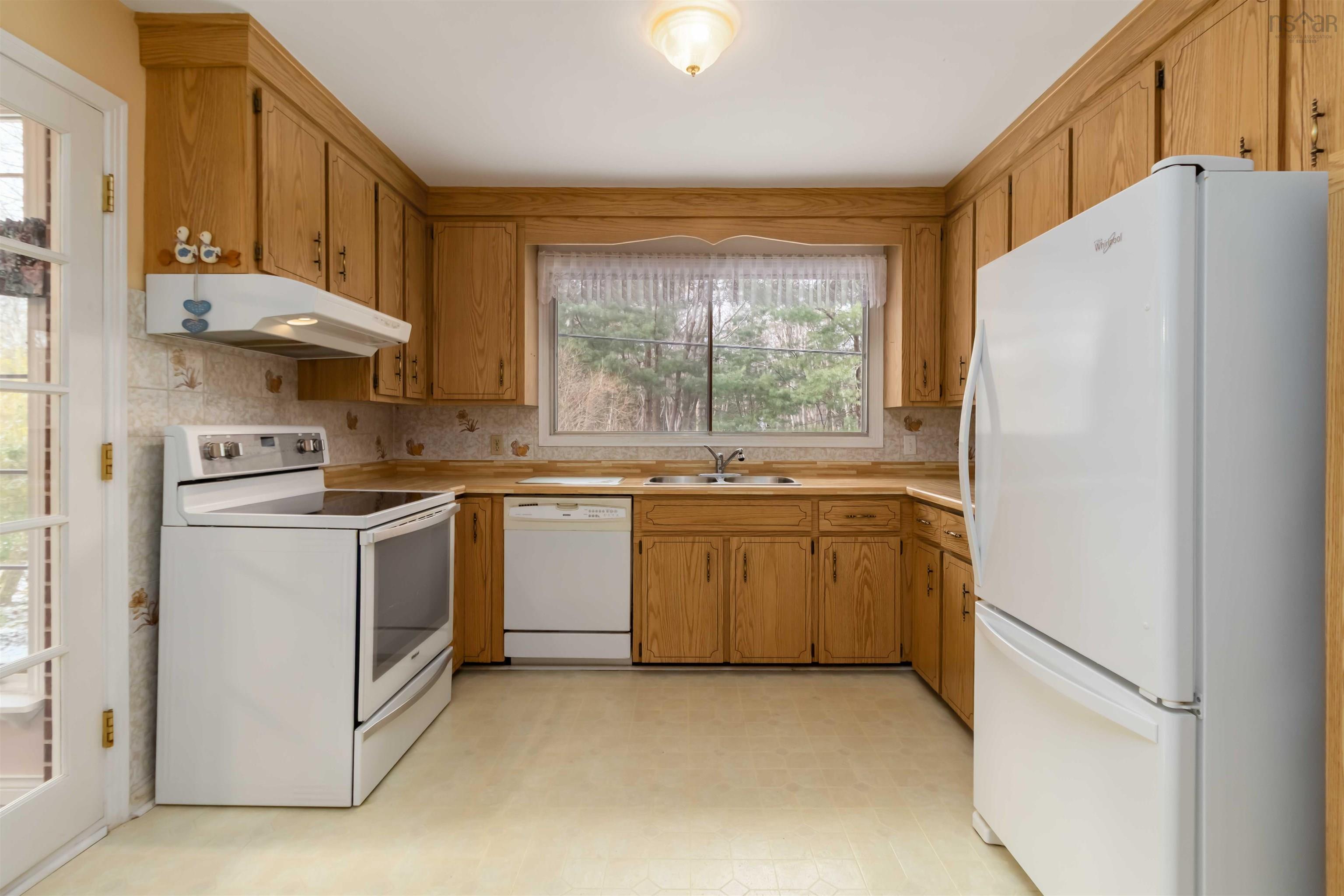 $630,000.00: 71 Woodward Crescent, Halifax