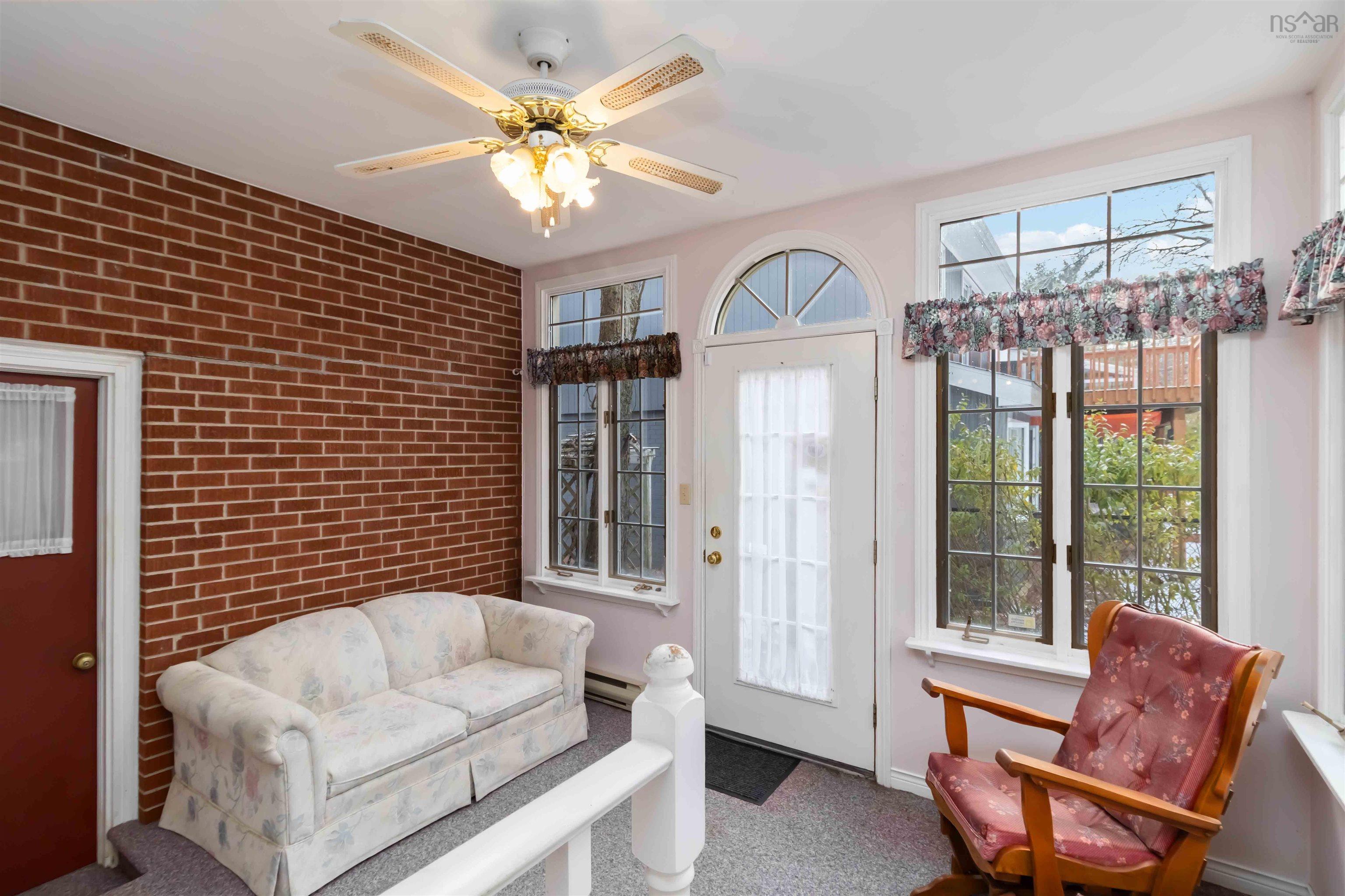 $630,000.00: 71 Woodward Crescent, Halifax