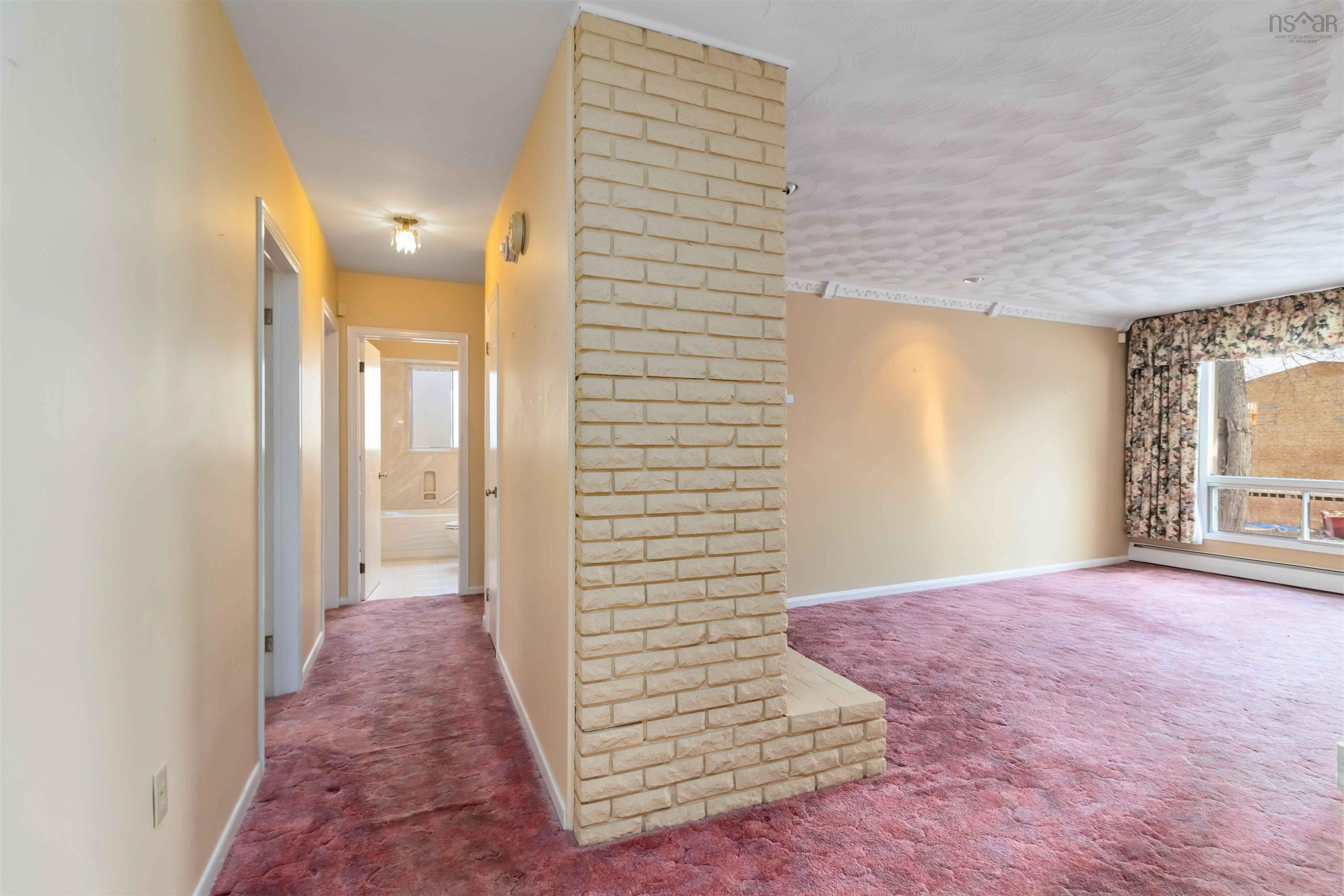 $630,000.00: 71 Woodward Crescent, Halifax