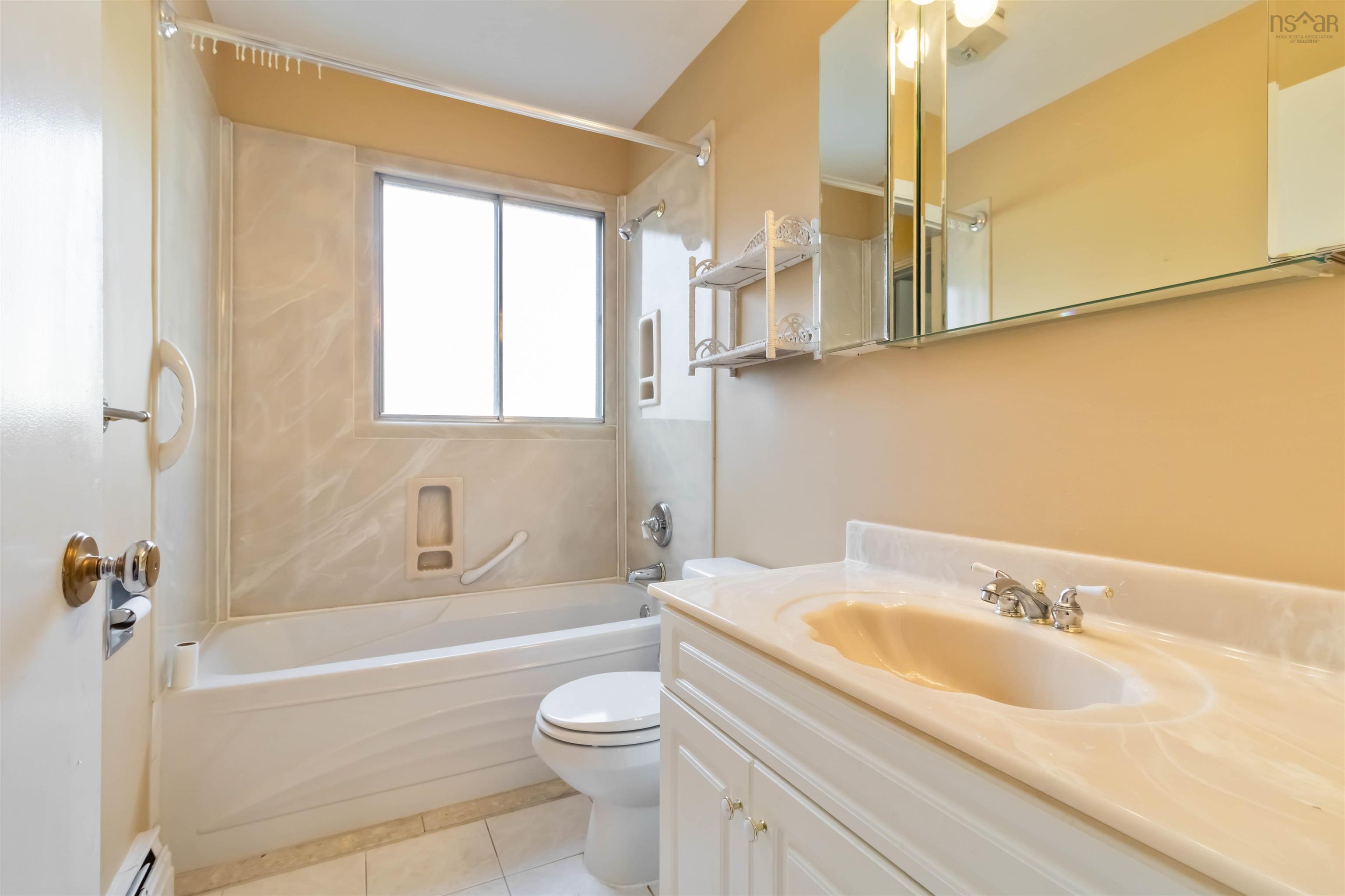 $630,000.00: 71 Woodward Crescent, Halifax