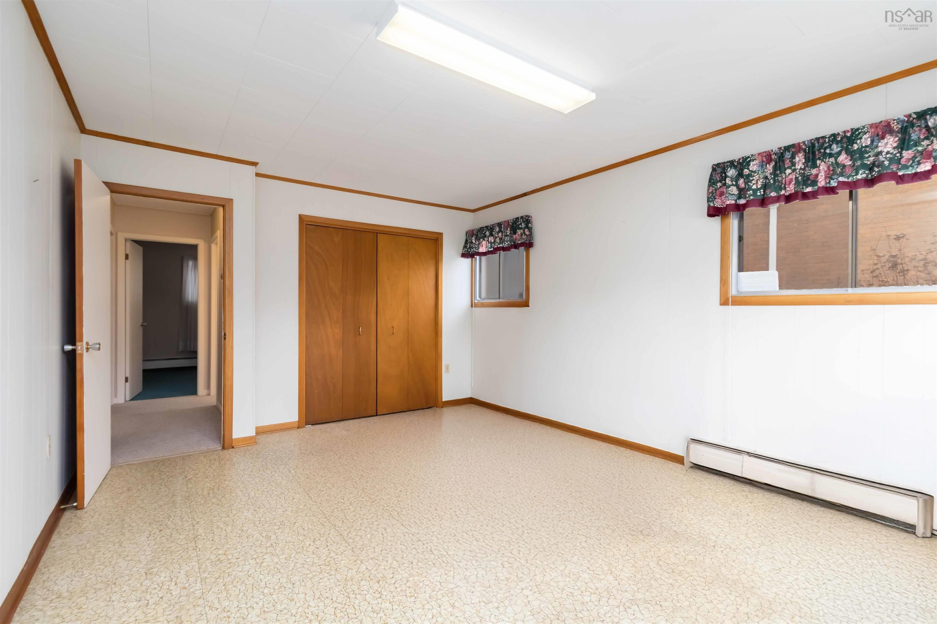 $630,000.00: 71 Woodward Crescent, Halifax