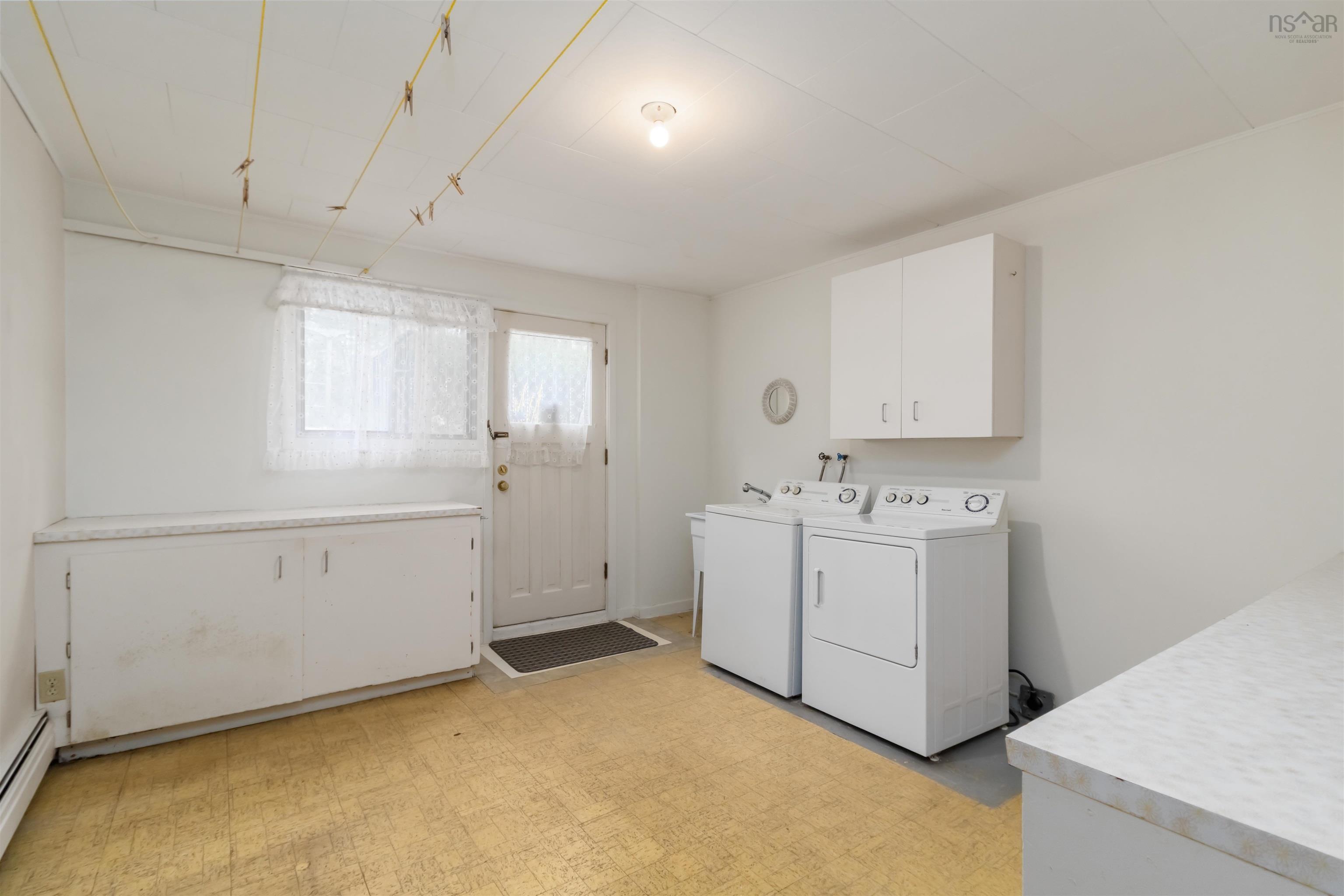 $630,000.00: 71 Woodward Crescent, Halifax