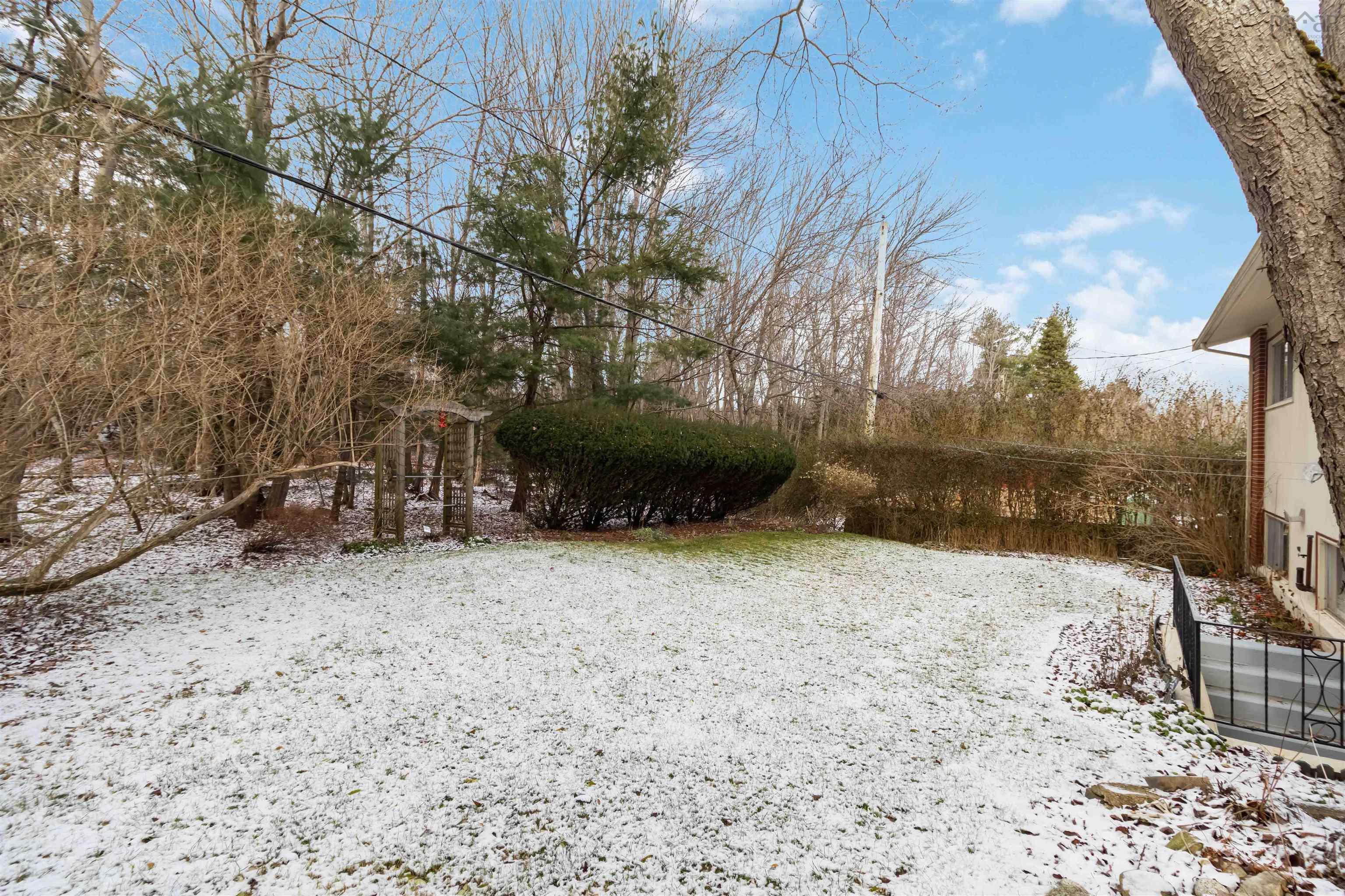 $630,000.00: 71 Woodward Crescent, Halifax