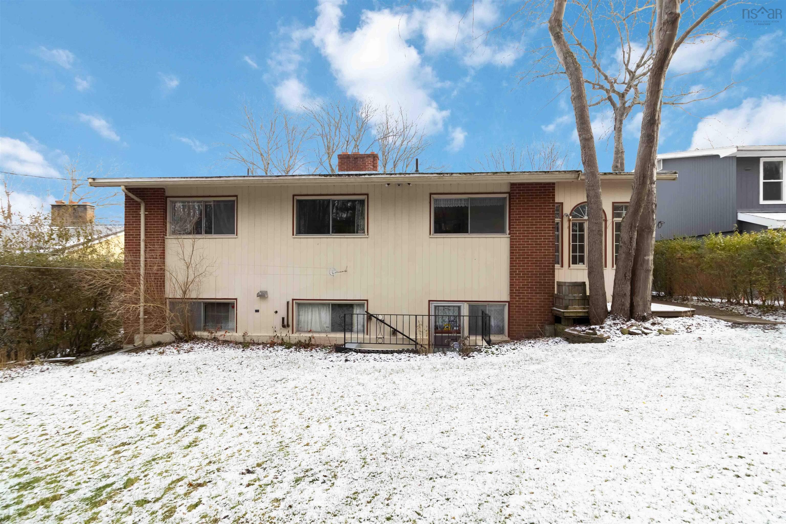 $630,000.00: 71 Woodward Crescent, Halifax